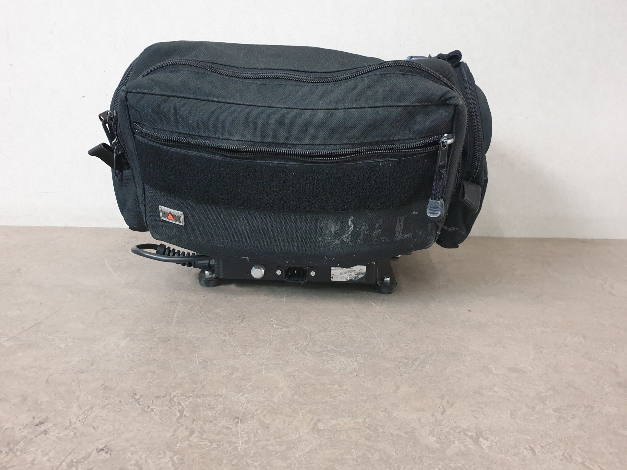 Zoll M Series BIPHASIC 200 Mit 2 Taschen – Defibrillator thumbnail 7