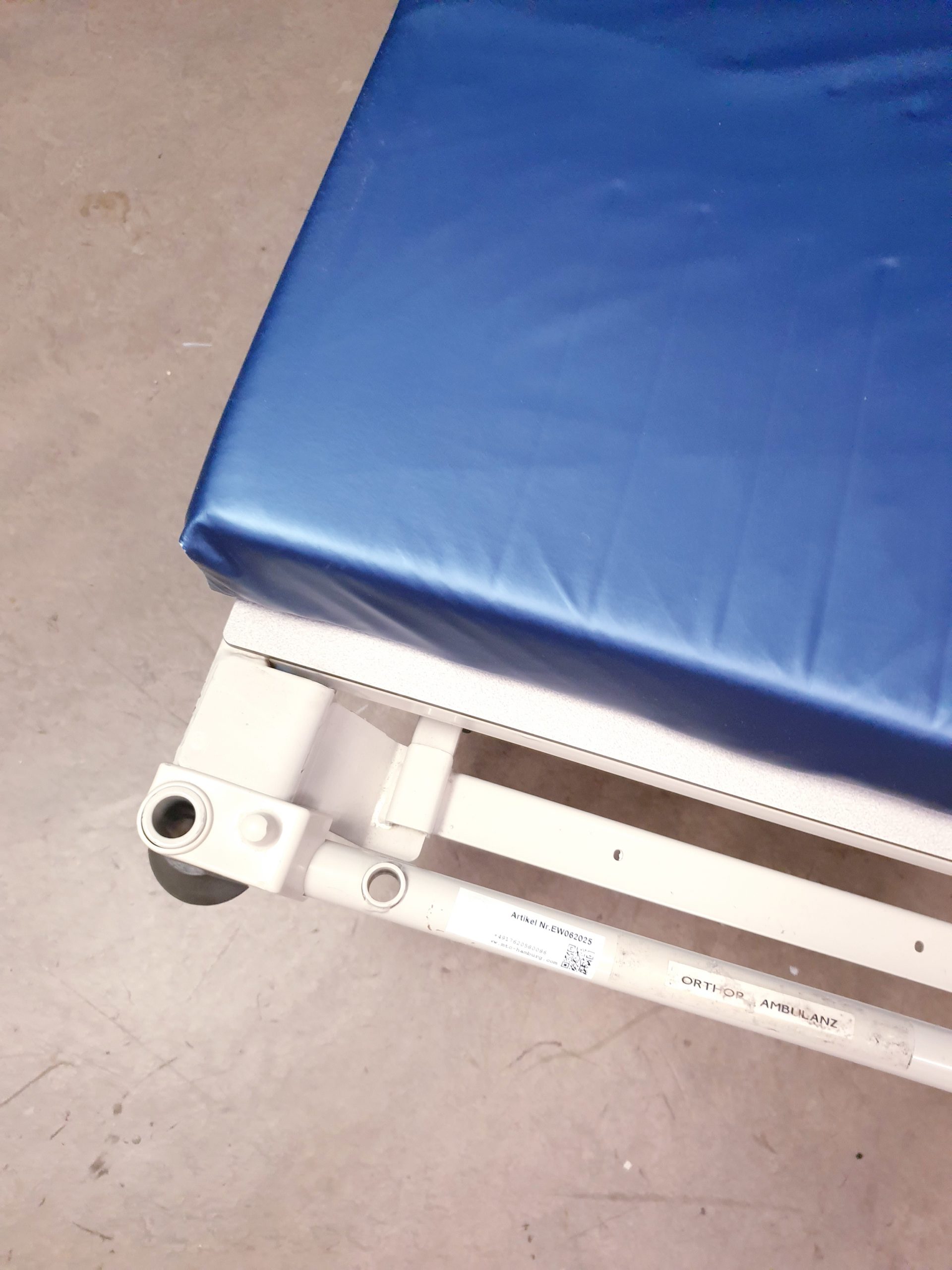 Hill-Rom P8000 – P 8000 Stretcher – Transport Liege thumbnail 2