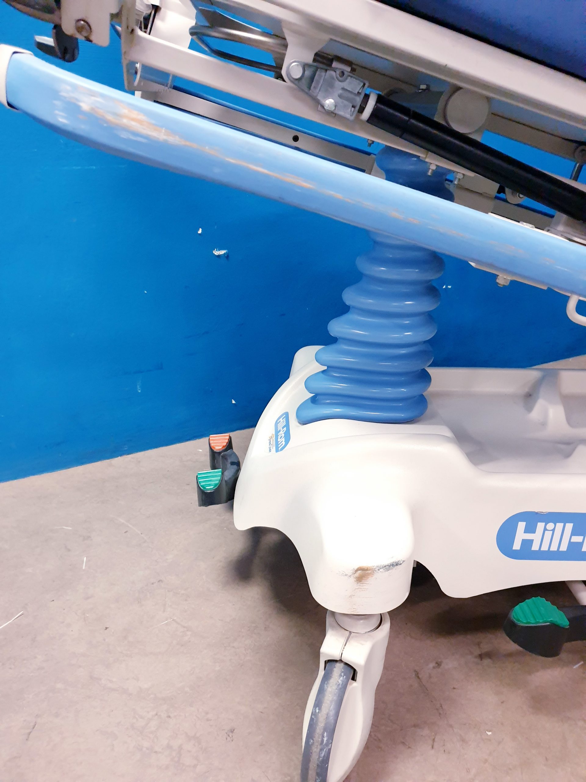 Hill-Rom P8000 – P 8000 Stretcher – Transport Liege thumbnail 8