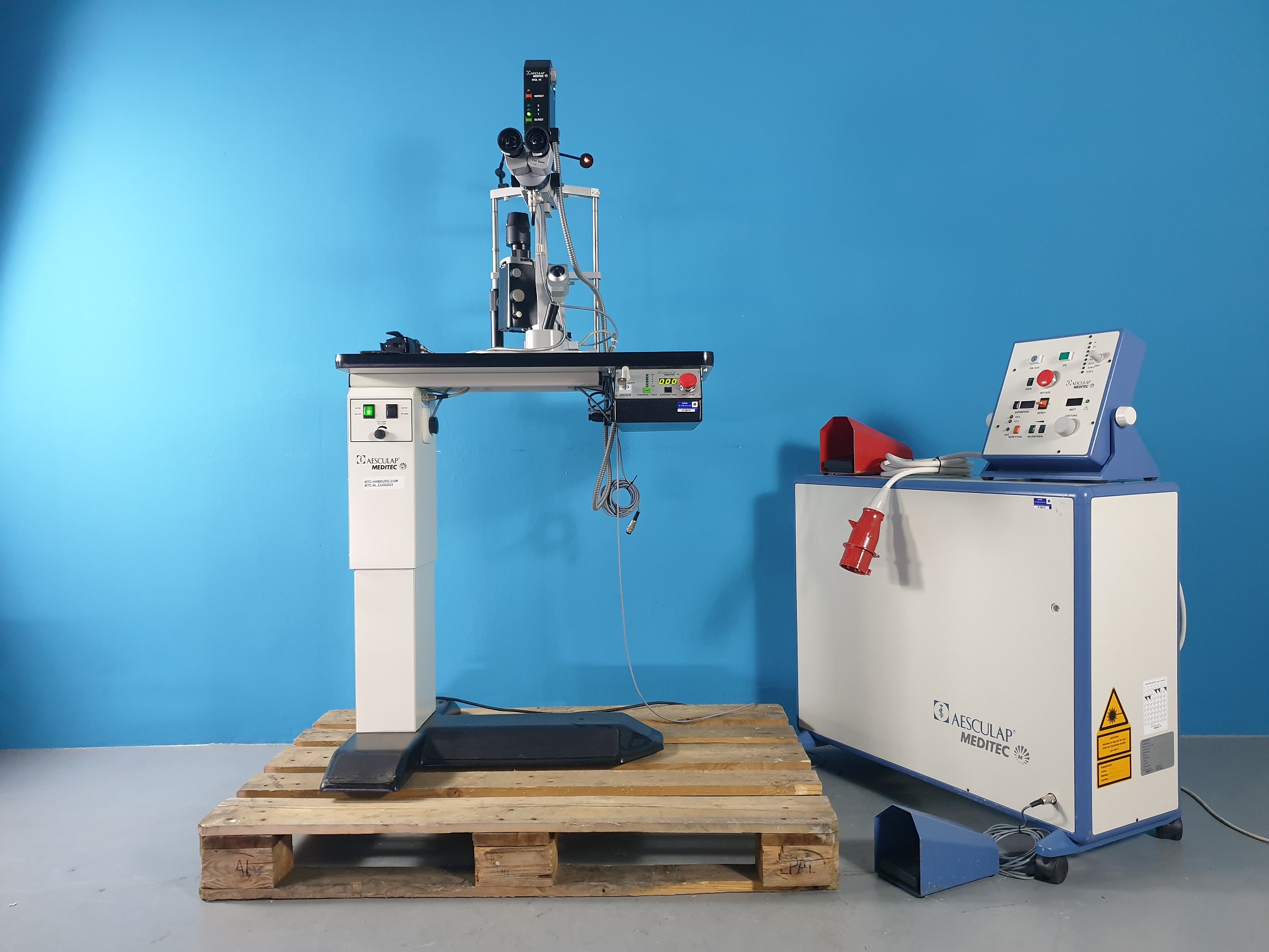 Aesculap Meditec MQL 10 // MQL10 Laser CLU 40 E Laser mit Bedientafel + Zeiss Spaltlampe 30SL-M — image 1 of 14