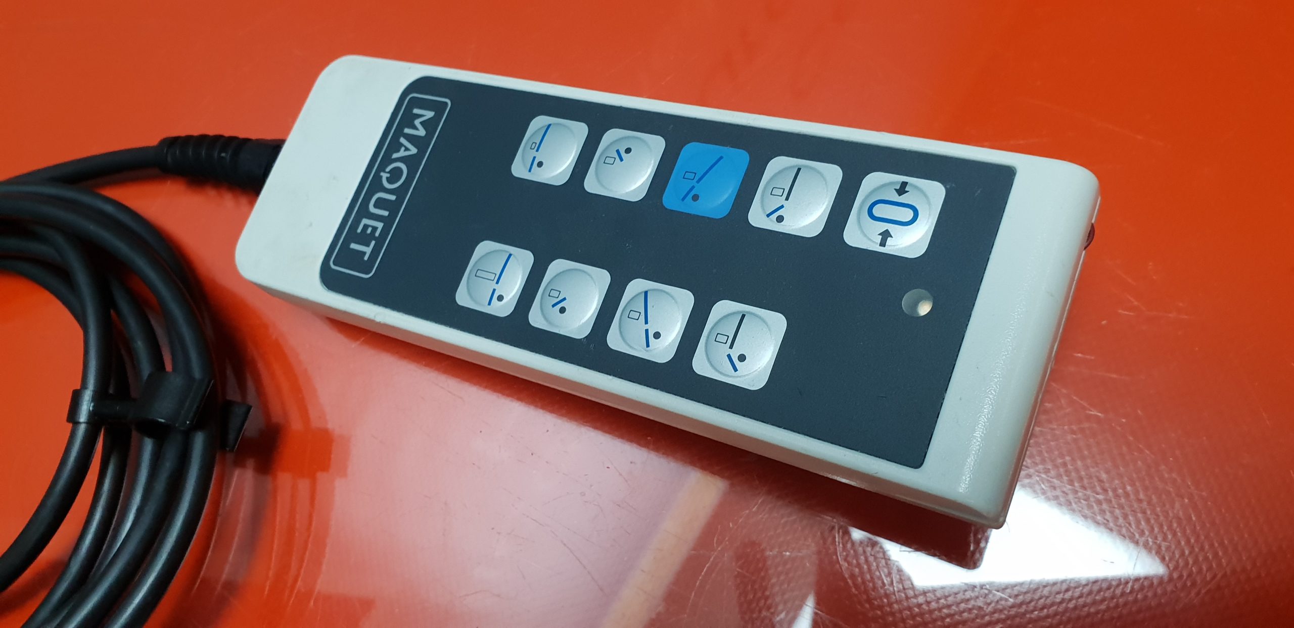 Maquet 3110.08G5 O/R Table Parts P/N 3110.08G5 // Fernbedinung mit Kabel — image 1 of 5