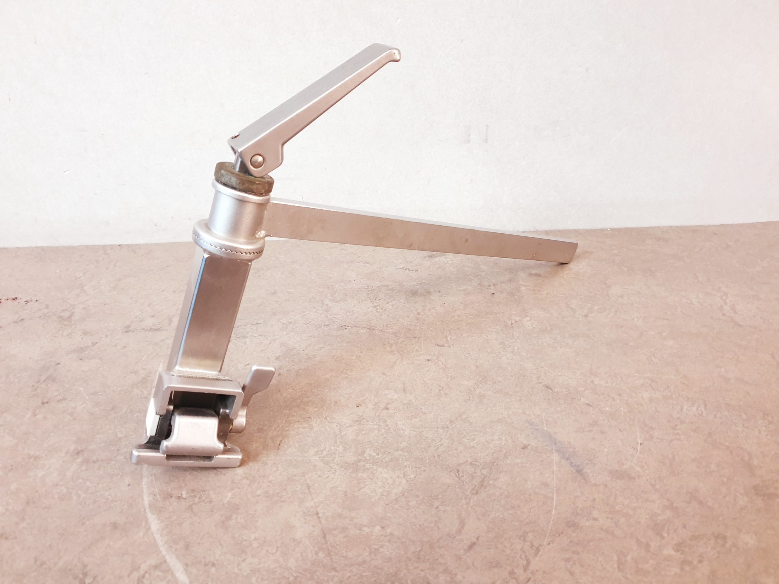 Maquet 1001.44E – Normschinenhalter – Halter für Normschienen thumbnail 2