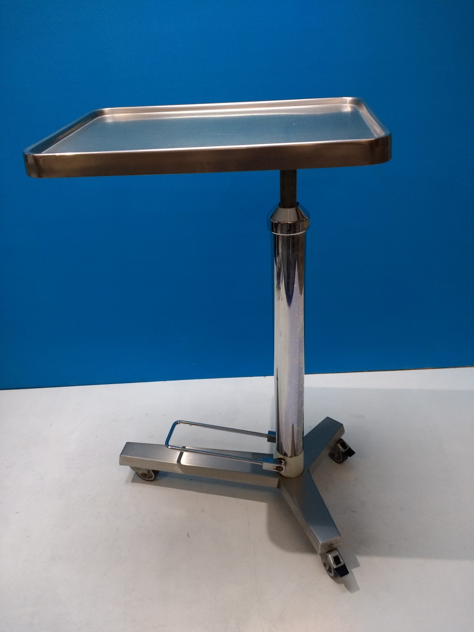 Maquet Stumme Schwester, OP Tisch, Instrumenten Tisch, Edelstahltisch — image 1 of 3