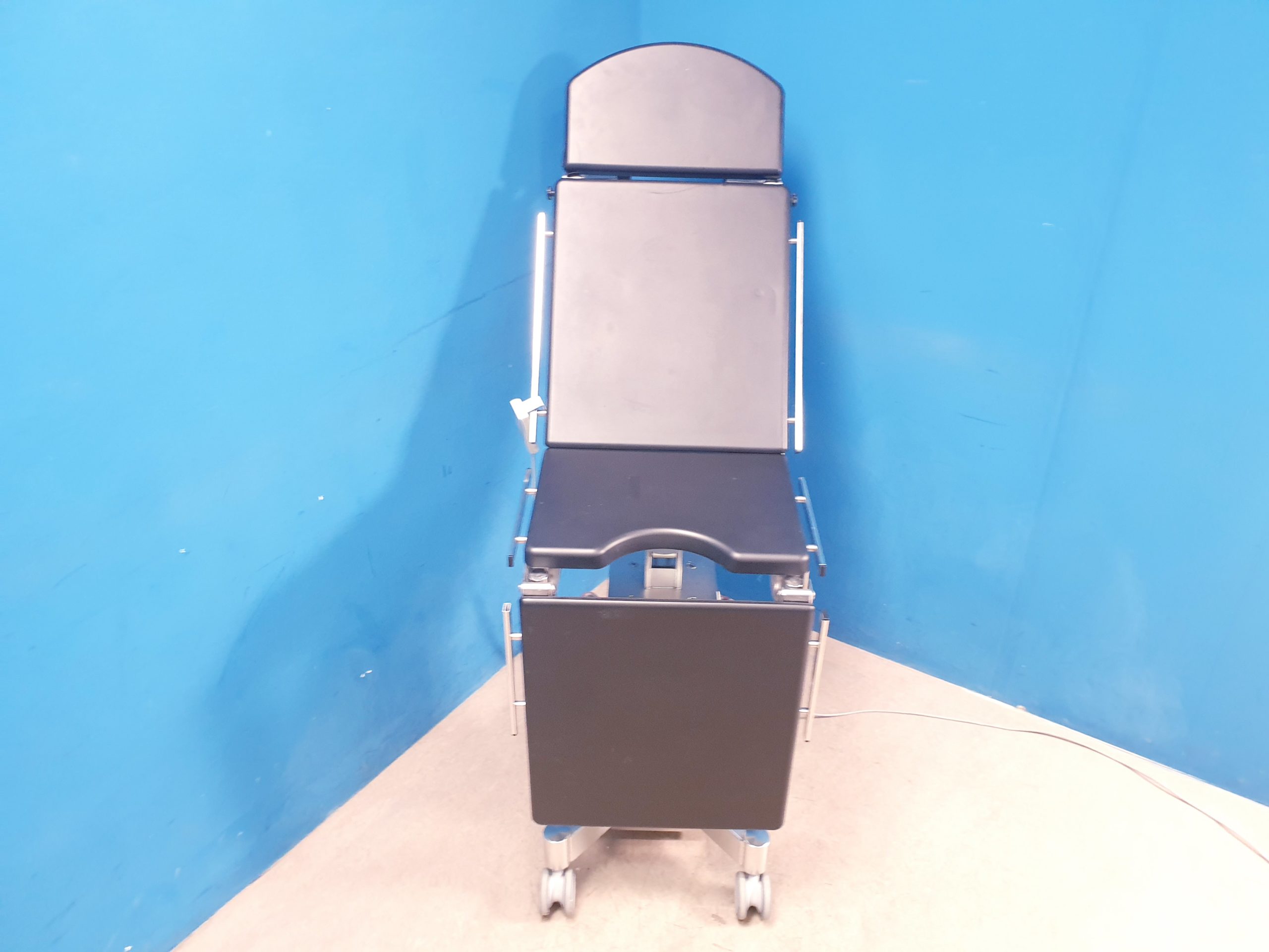 Medifa Mat 5000 Ref – 501020 – OP-Tisch Fahrbar -Liege thumbnail 3