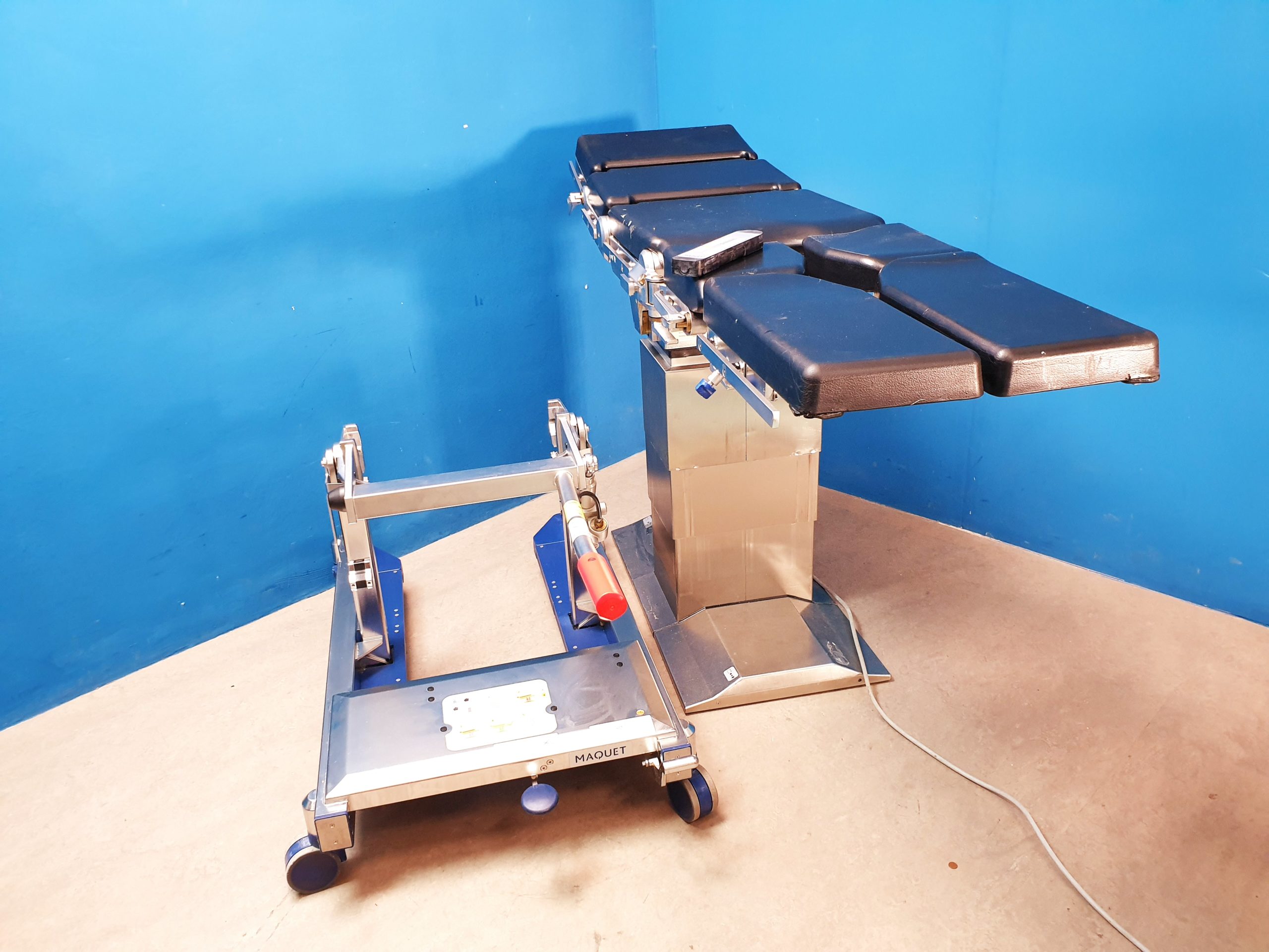 Maquet 1146.61A0 + 1150.30D0 + Säule 1150.81A0 + Lagergerät + Fernbedienung – OP Tisch System thumbnail 5