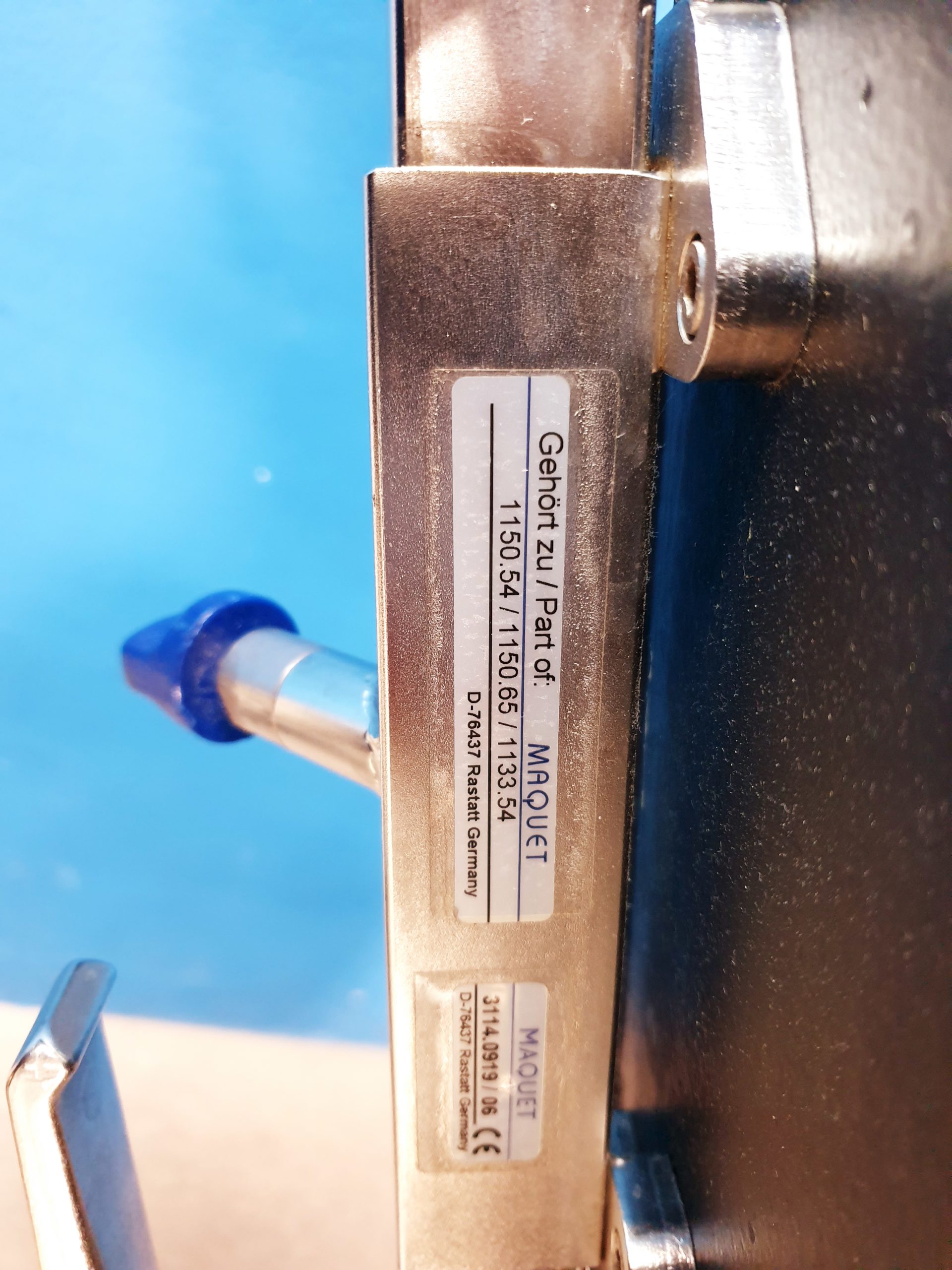Maquet 1146.61A0 + 1150.30D0 + Säule 1150.81A0 + Lagergerät + Fernbedienung – OP Tisch System thumbnail 15
