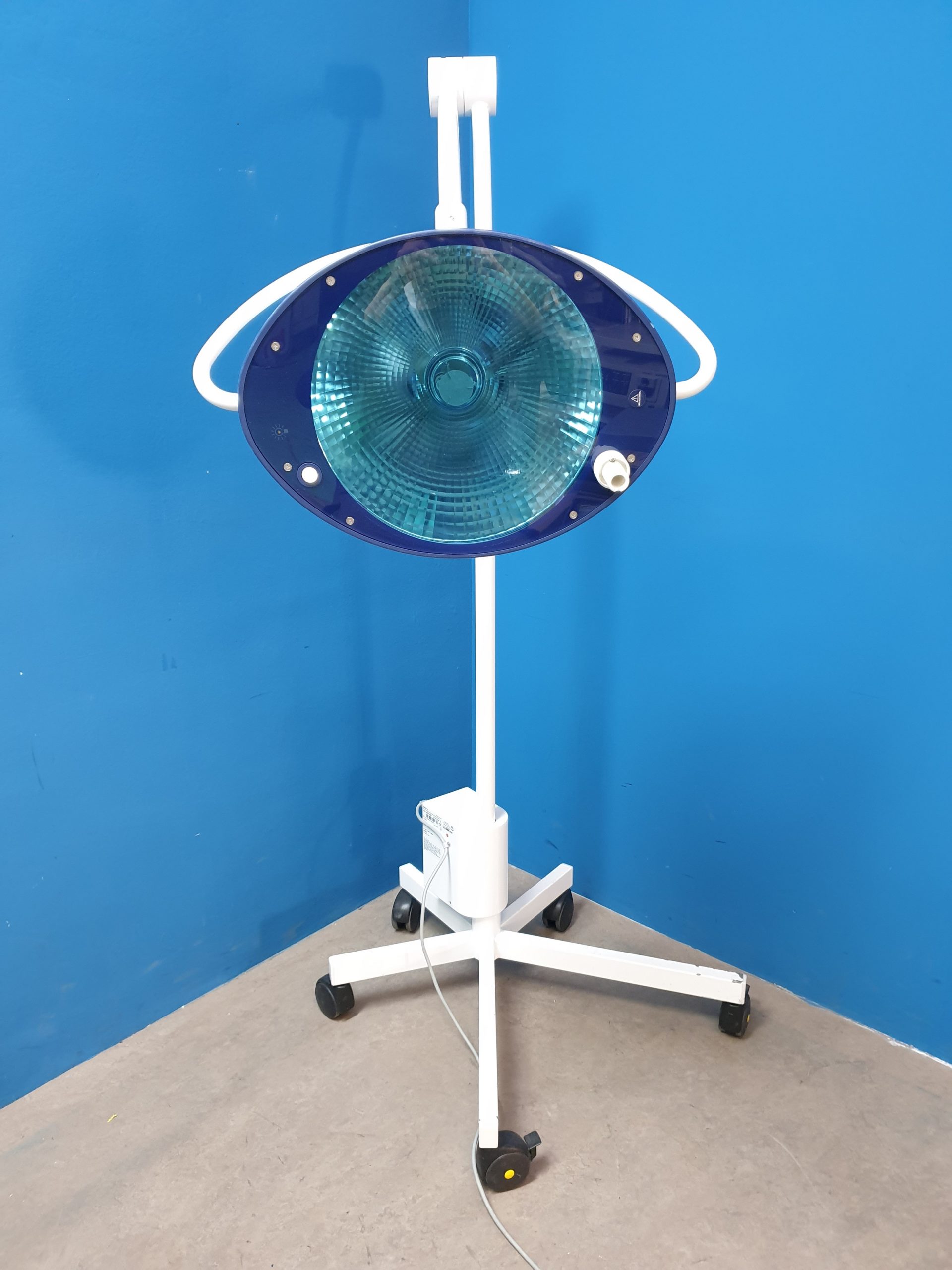 Maquet Blue 80 Untersuchungslampe mobile mit eingebautem Trafo — image 1 of 5