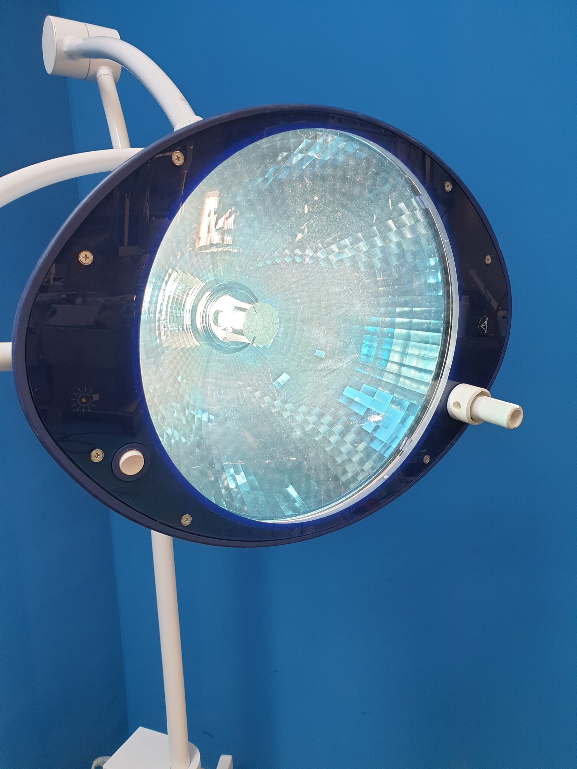 Maquet Blue 80 Untersuchungslampe mobile mit eingebautem Trafo thumbnail 2
