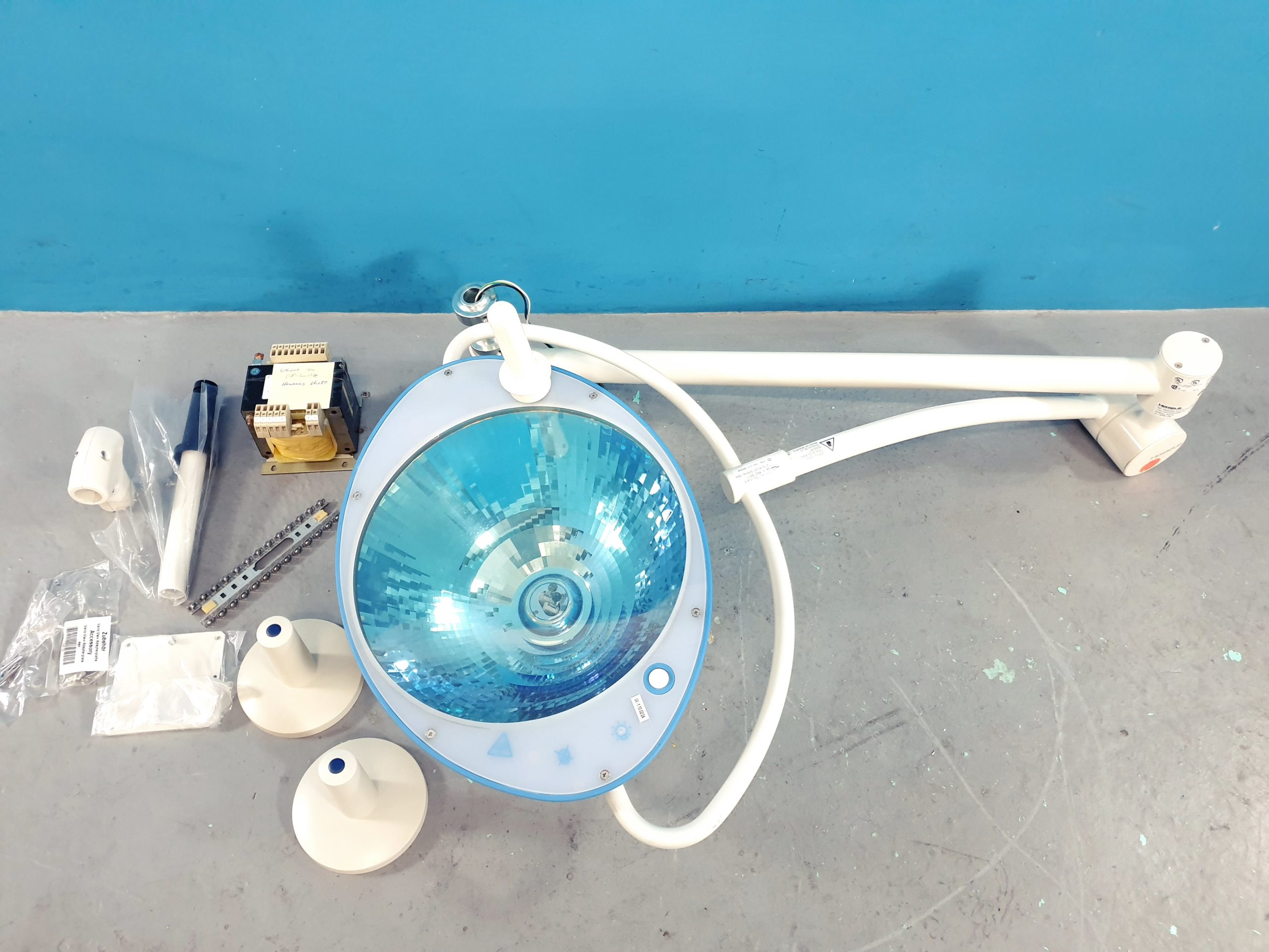 HANAULUX Blue 80 Praxisleuchte Klinikleuchte OP Lampe mit Trafo – Unvollständig thumbnail 2