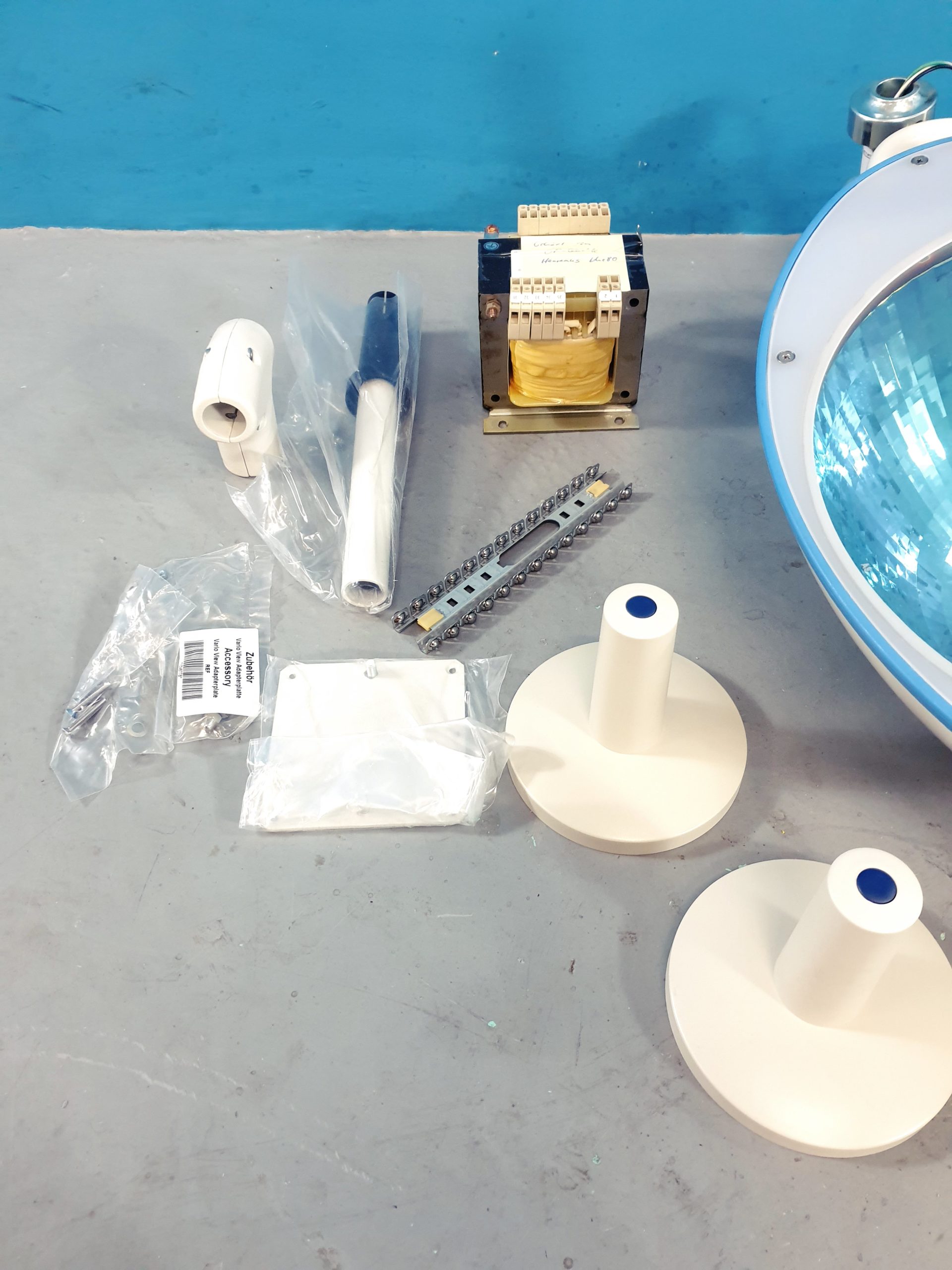 HANAULUX Blue 80 Praxisleuchte Klinikleuchte OP Lampe mit Trafo – Unvollständig thumbnail 3