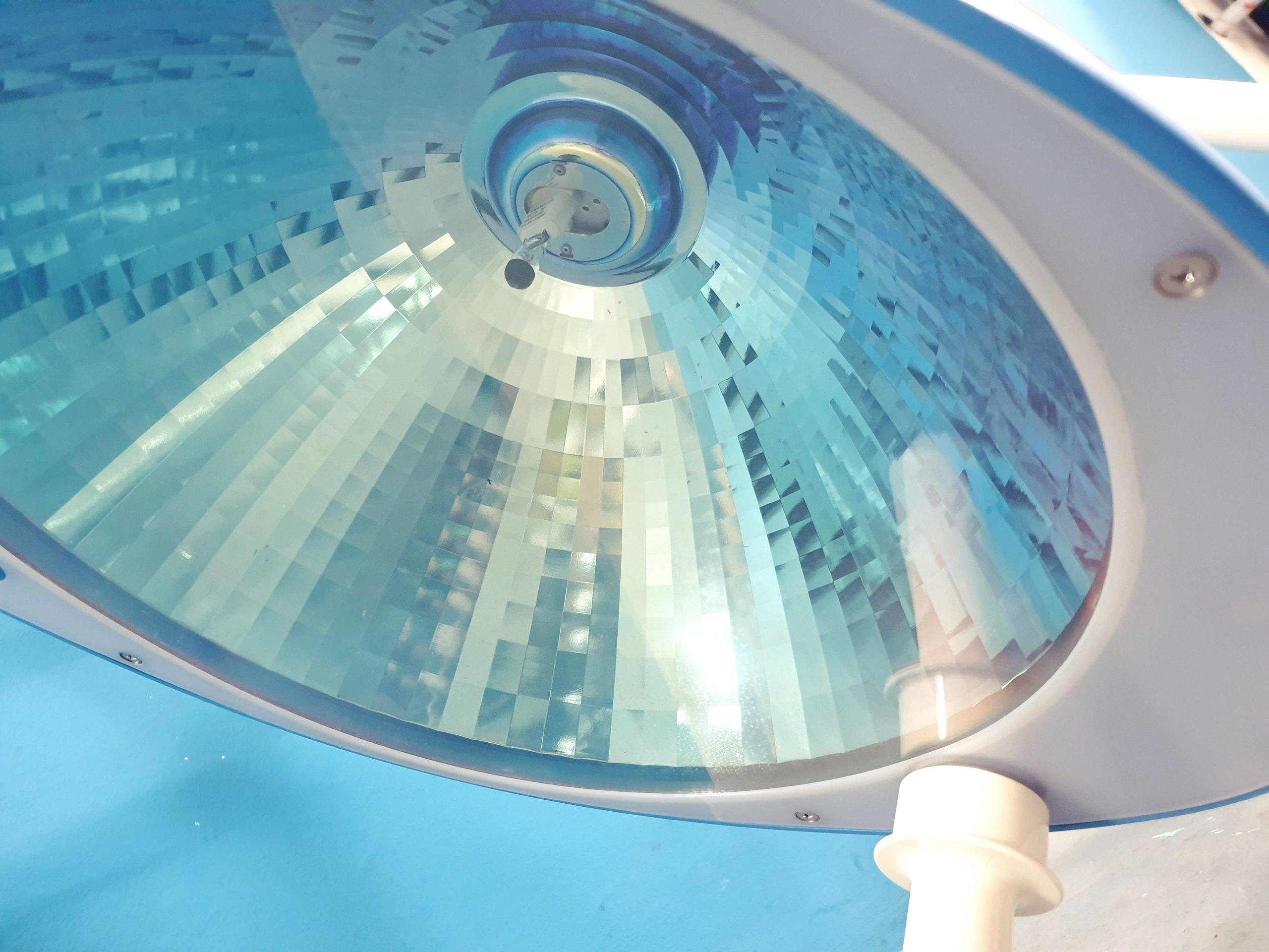 HANAULUX Blue 80 Praxisleuchte Klinikleuchte OP Lampe mit Trafo – Unvollständig thumbnail 10