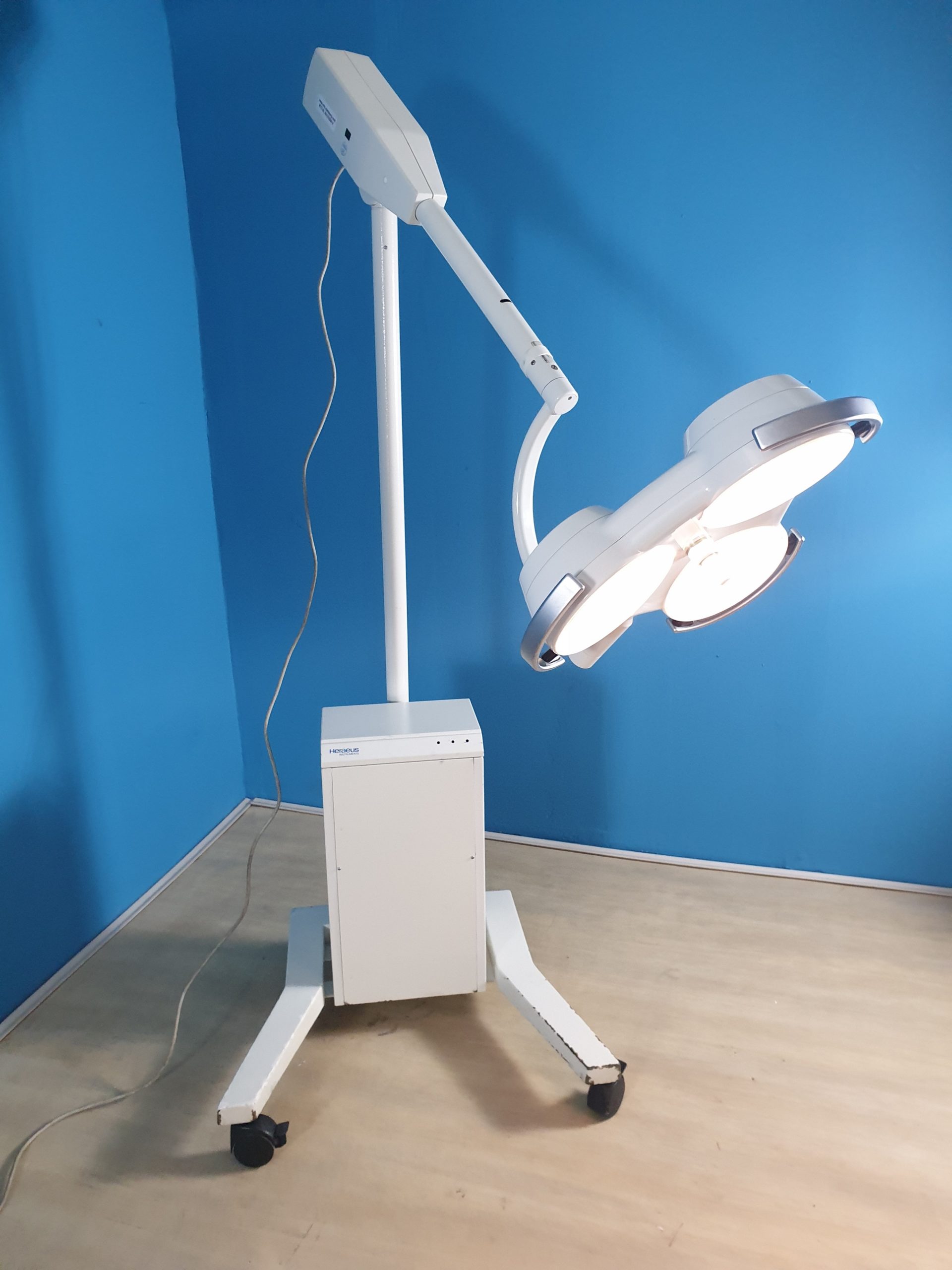 Hanulux Heraeus 2003 Inkl Trafo / OP Lampe / Behandlungslampe Mobil thumbnail 2