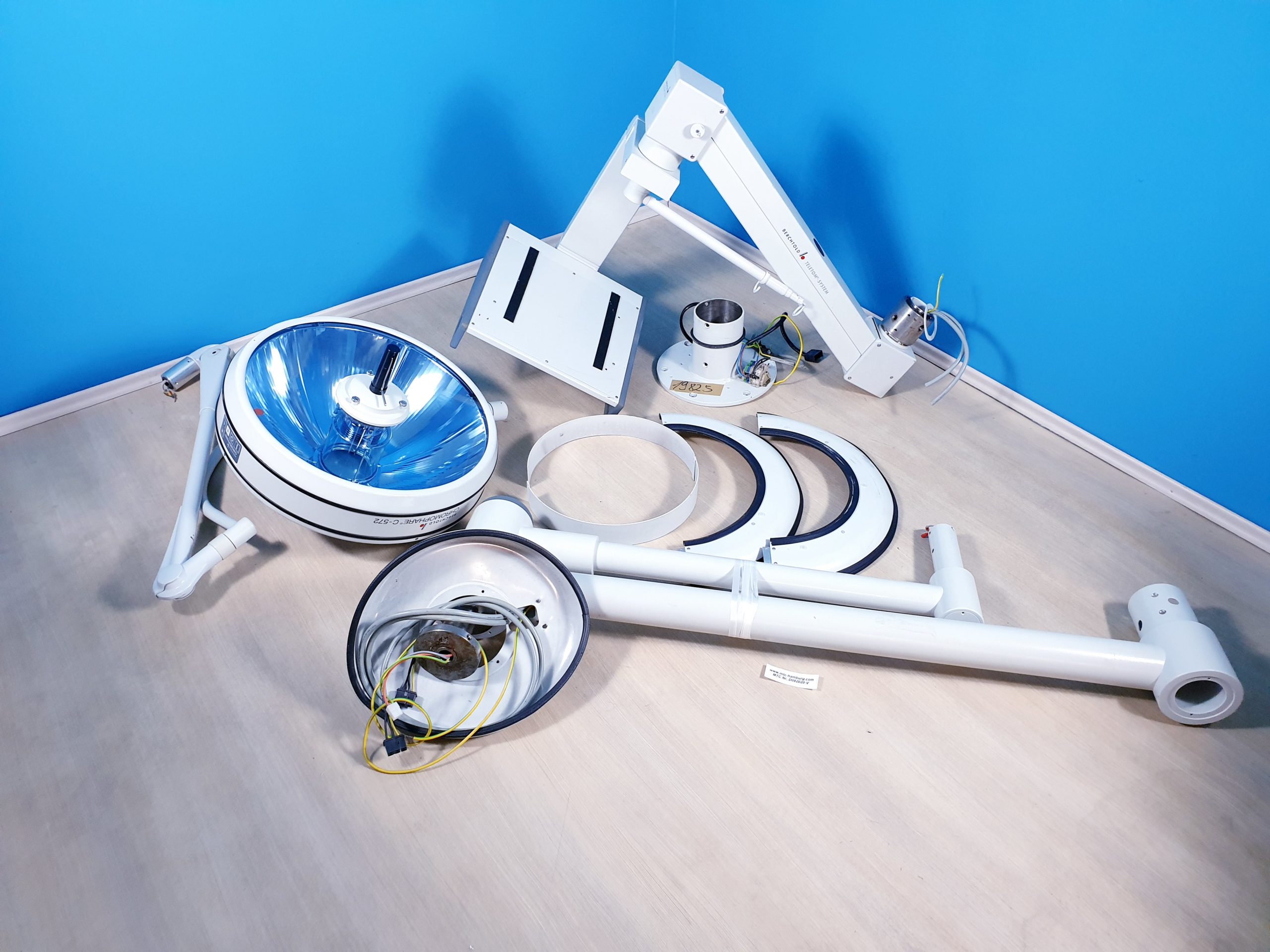 Berchtold Teletom-System Versorgungseinheit-Decke mit Chromophare C 572 Strahler — image 1 of 6