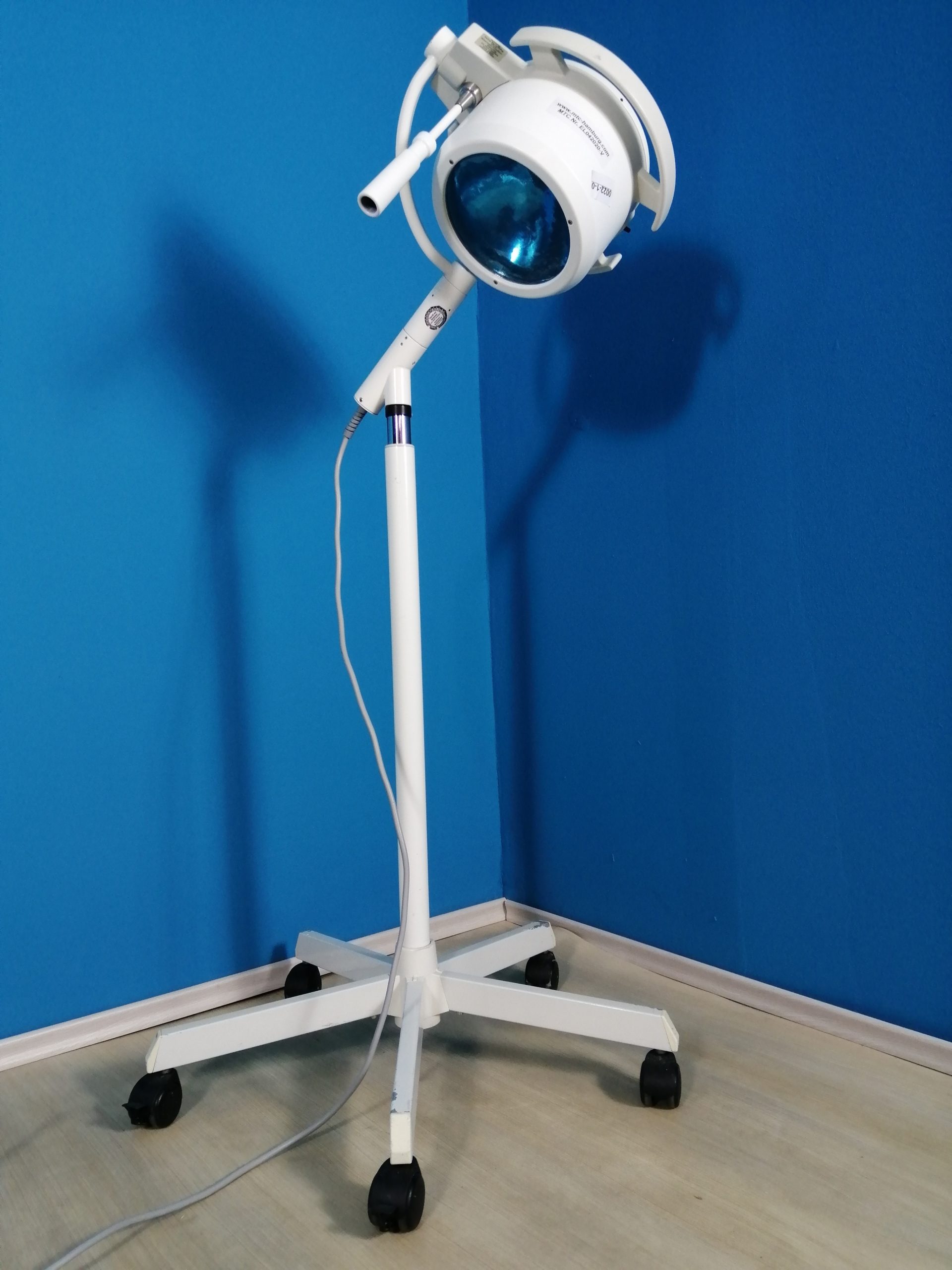 Dr. Mach 2450D Untersuchungslampe Fahrbar mit Stativ – Rollbar — image 1 of 2