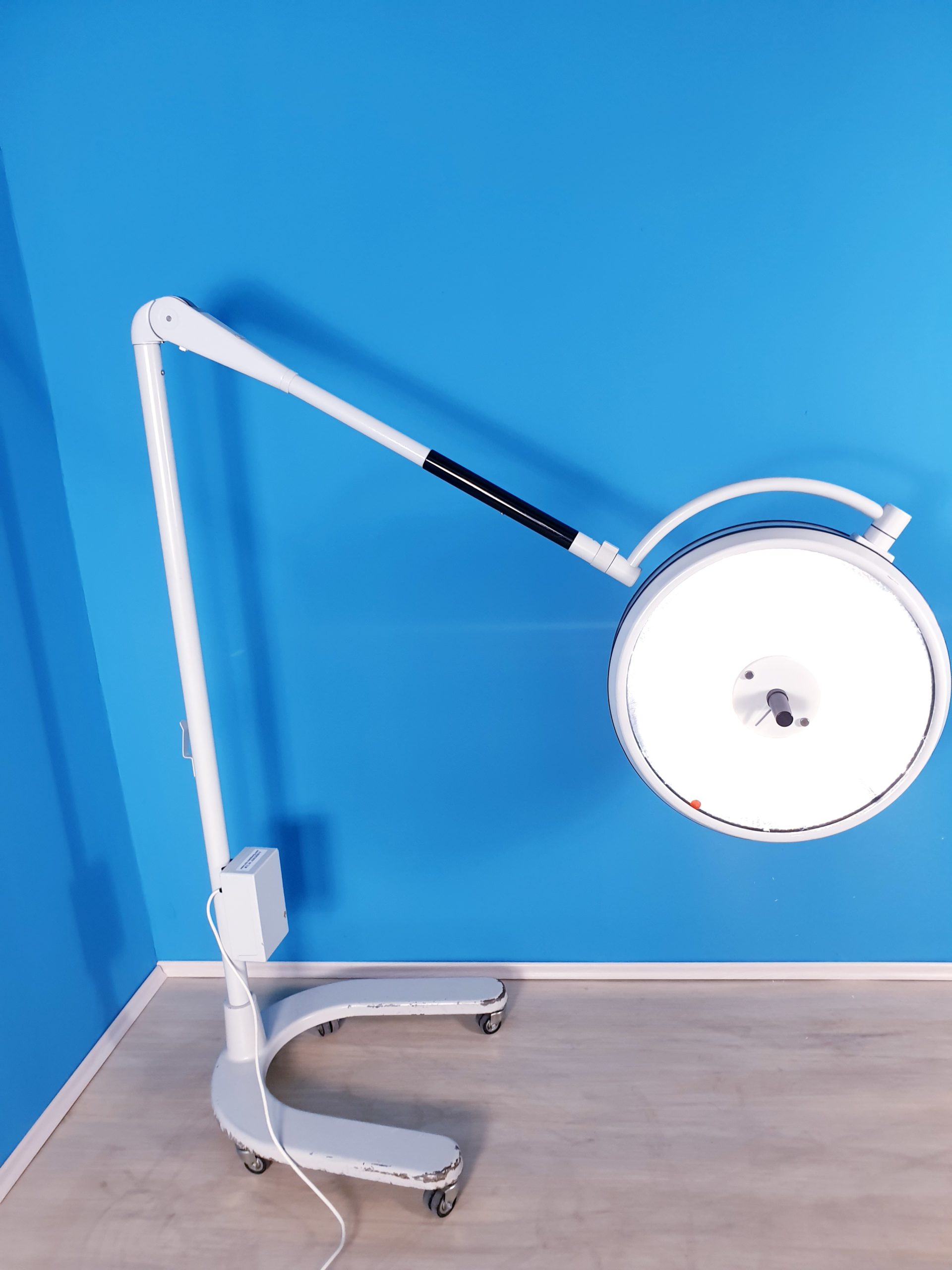 Berchtold Chromophare C571 Untersuchungsleuchte OP Lampe Fahrbar thumbnail 6