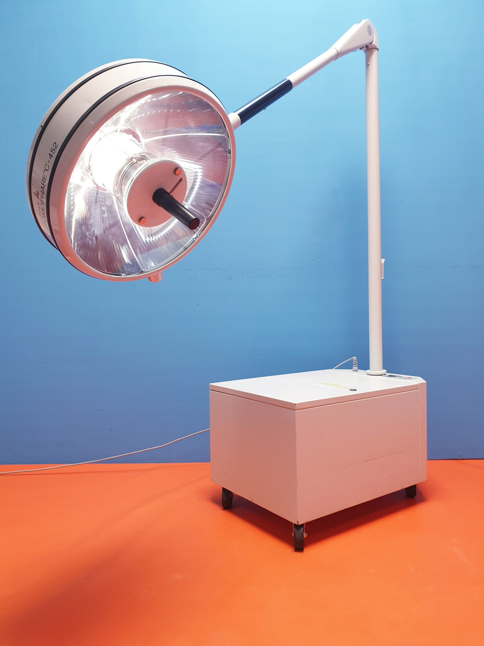Berchtold Chromophare C 450 Untersuchungsleuchte OP Lampe Fahrbar — image 1 of 7