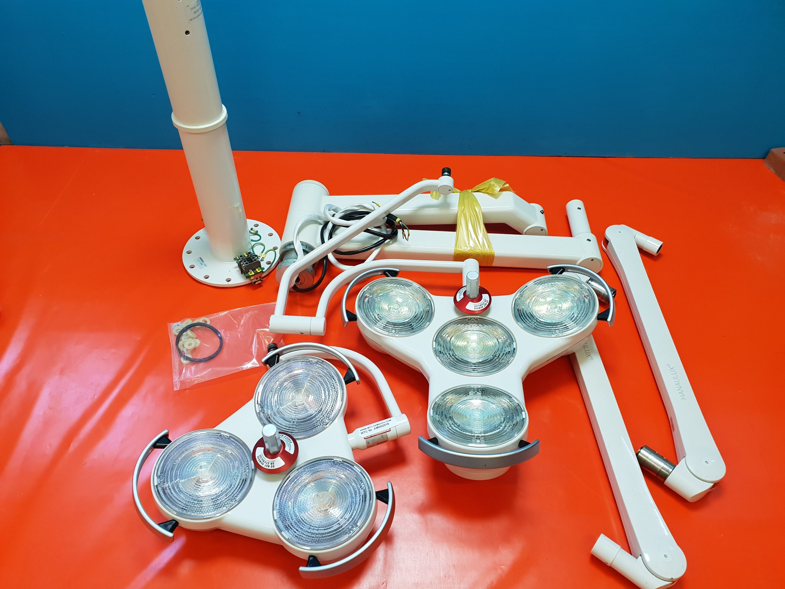 Hanaulux OP Lampe 2003-2004 Deckenbefestigung — image 1 of 5