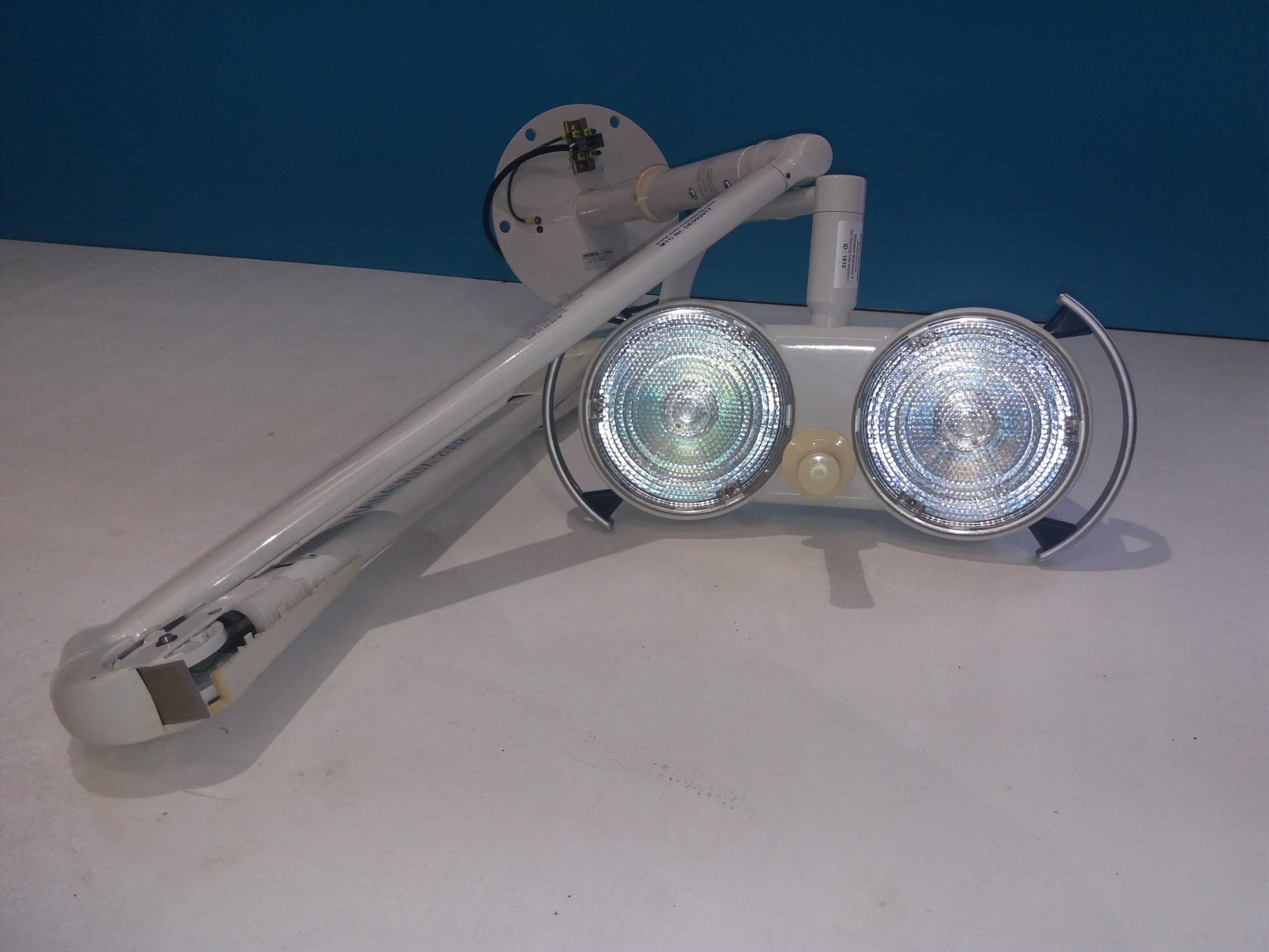 Hanaulux 2002 OP Lampe Leuchte – Deckenmontage — image 1 of 7