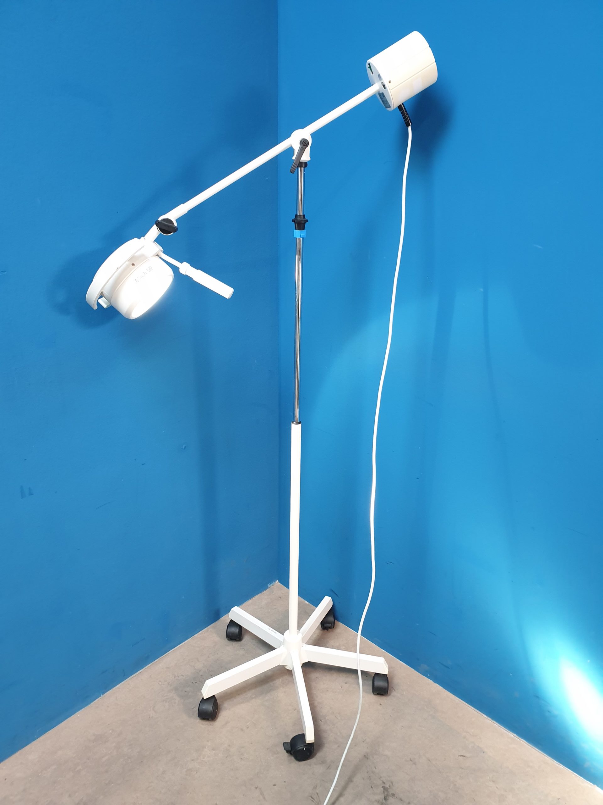 Dr. Mach 120 OP-Lampe Behandlungslampe Untersuchungslampe thumbnail 3
