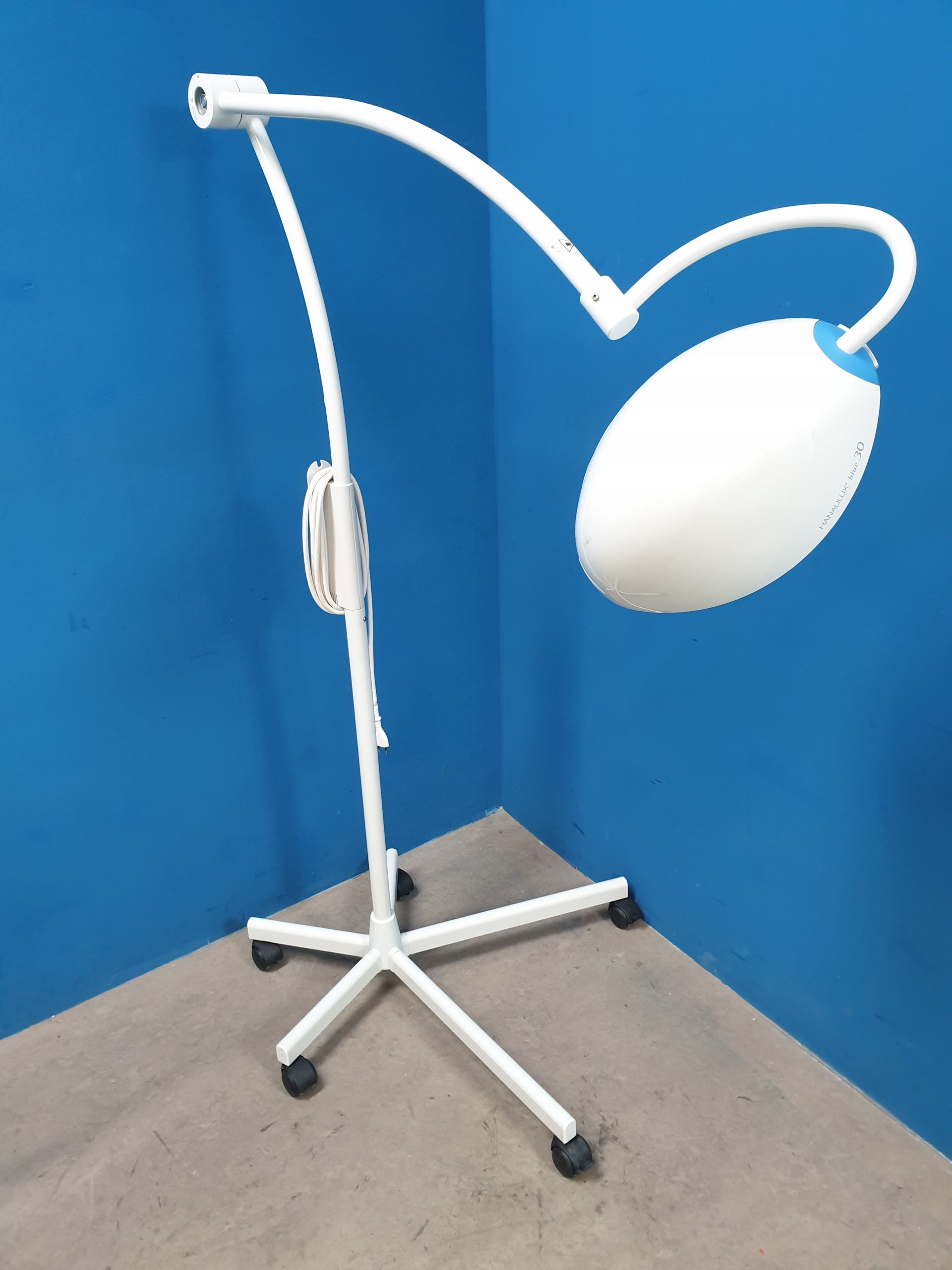 Maquet Blue 30 Behandlungslampe Fahrbar mobil Untersuchungslampe thumbnail 4