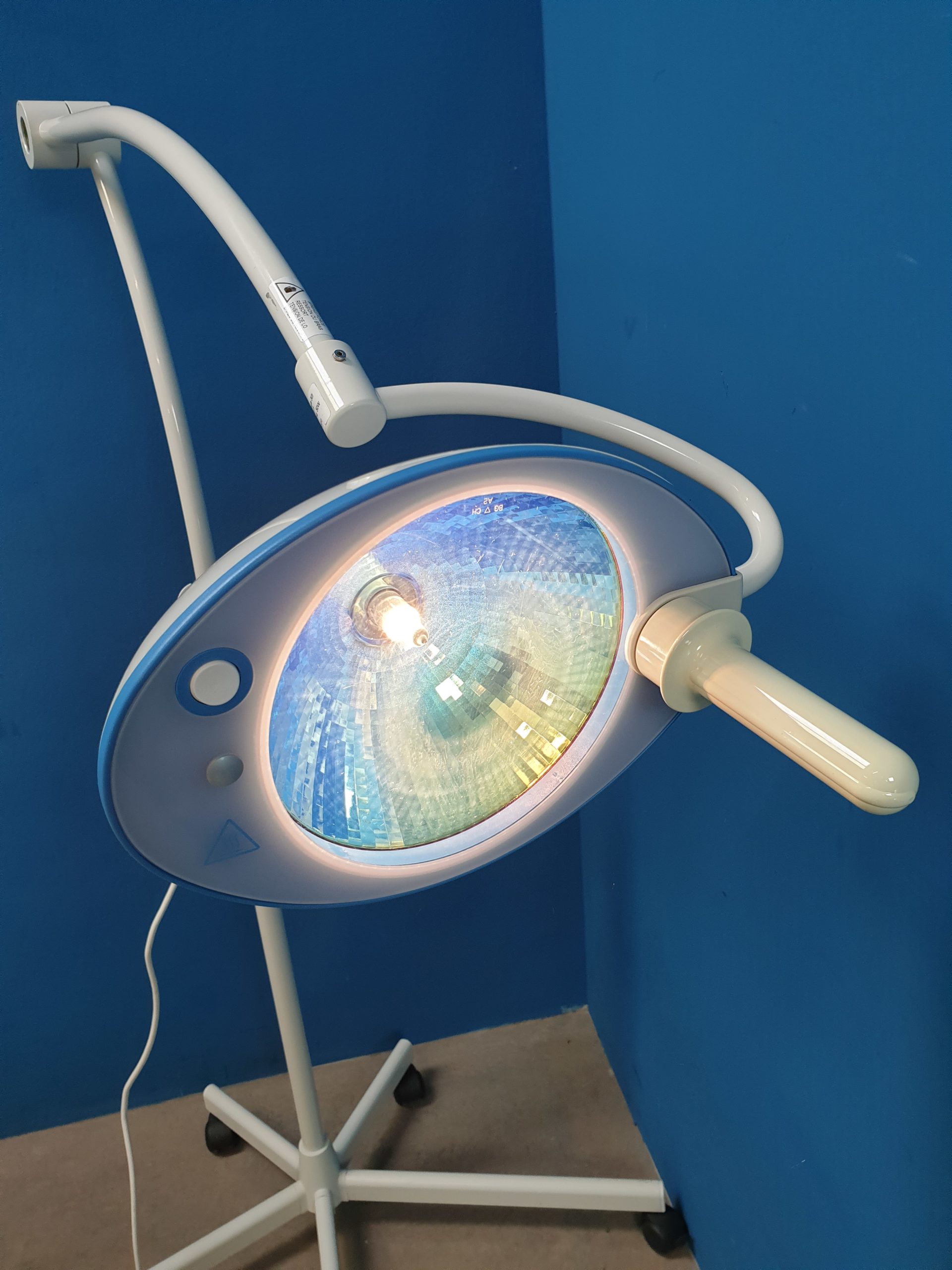 Maquet Blue 30 Behandlungslampe Fahrbar mobil Untersuchungslampe thumbnail 6