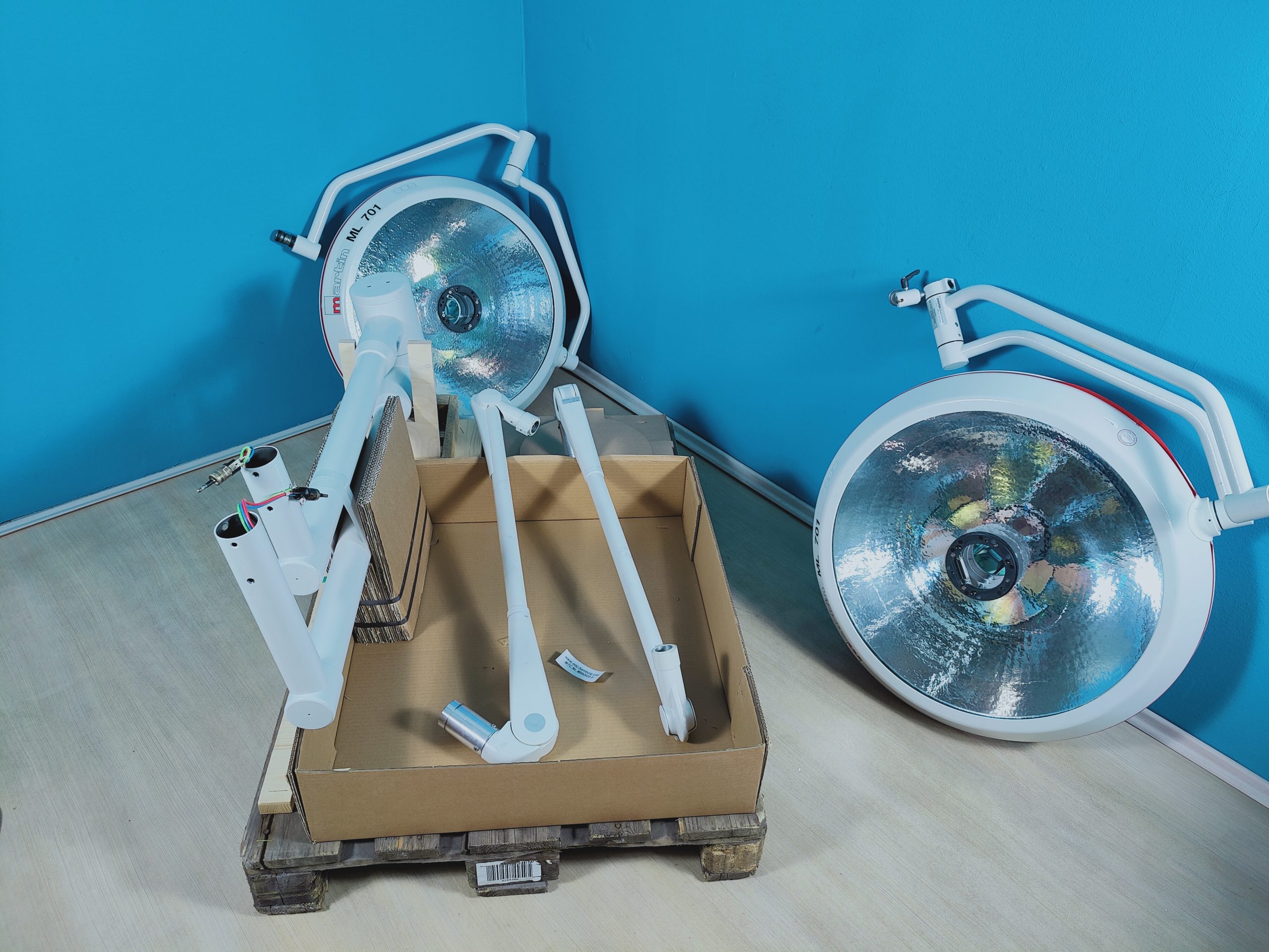 KLS Martin 2 X ML701- ML 701 mit Tragearm – Deckenbefestigng — image 1 of 7