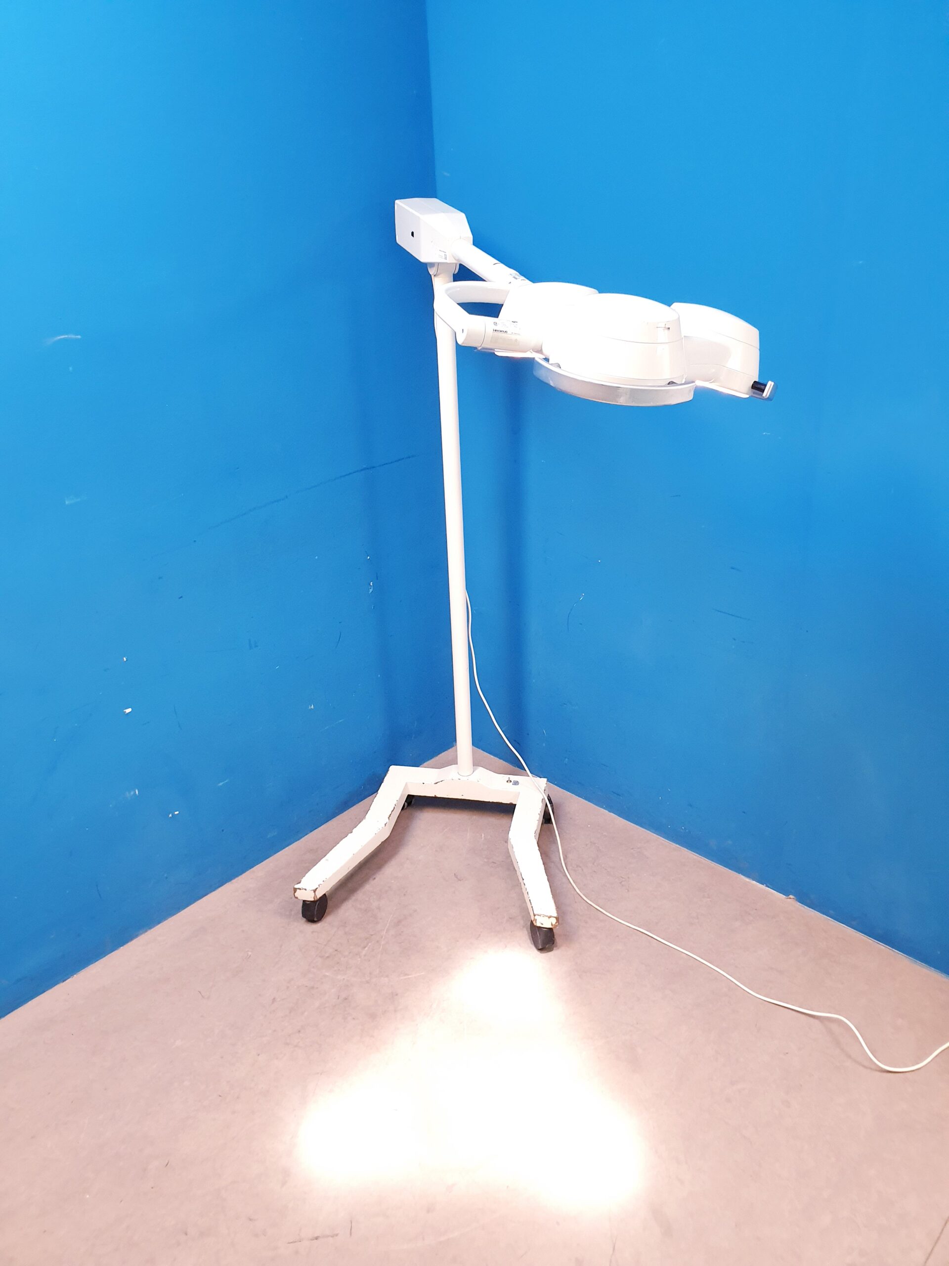 Hanaulux 2003 Fahrbare OP-Lampe Fahrbar Stativmodell thumbnail 2