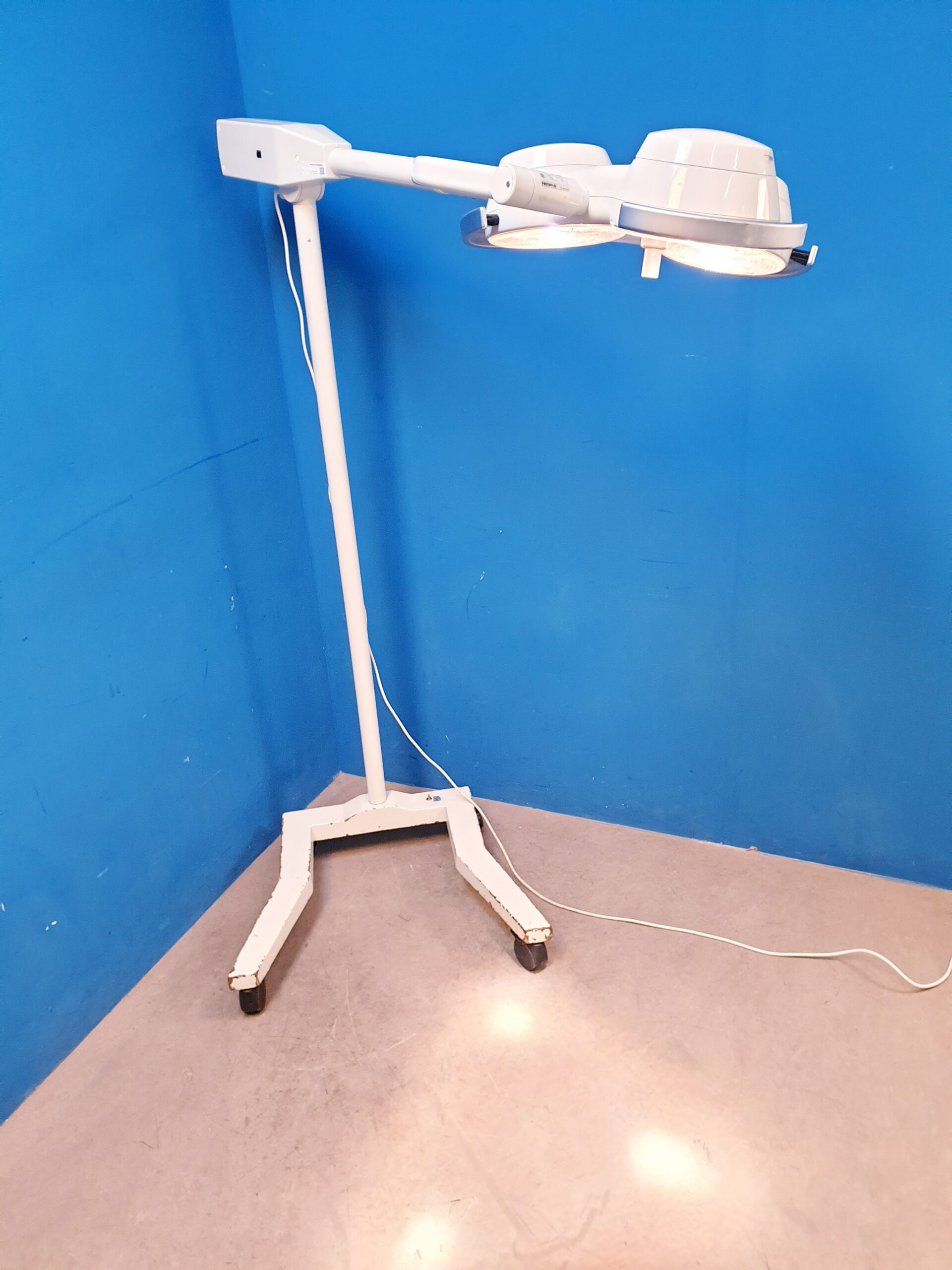 Hanaulux 2003 Fahrbare OP-Lampe Fahrbar Stativmodell thumbnail 4
