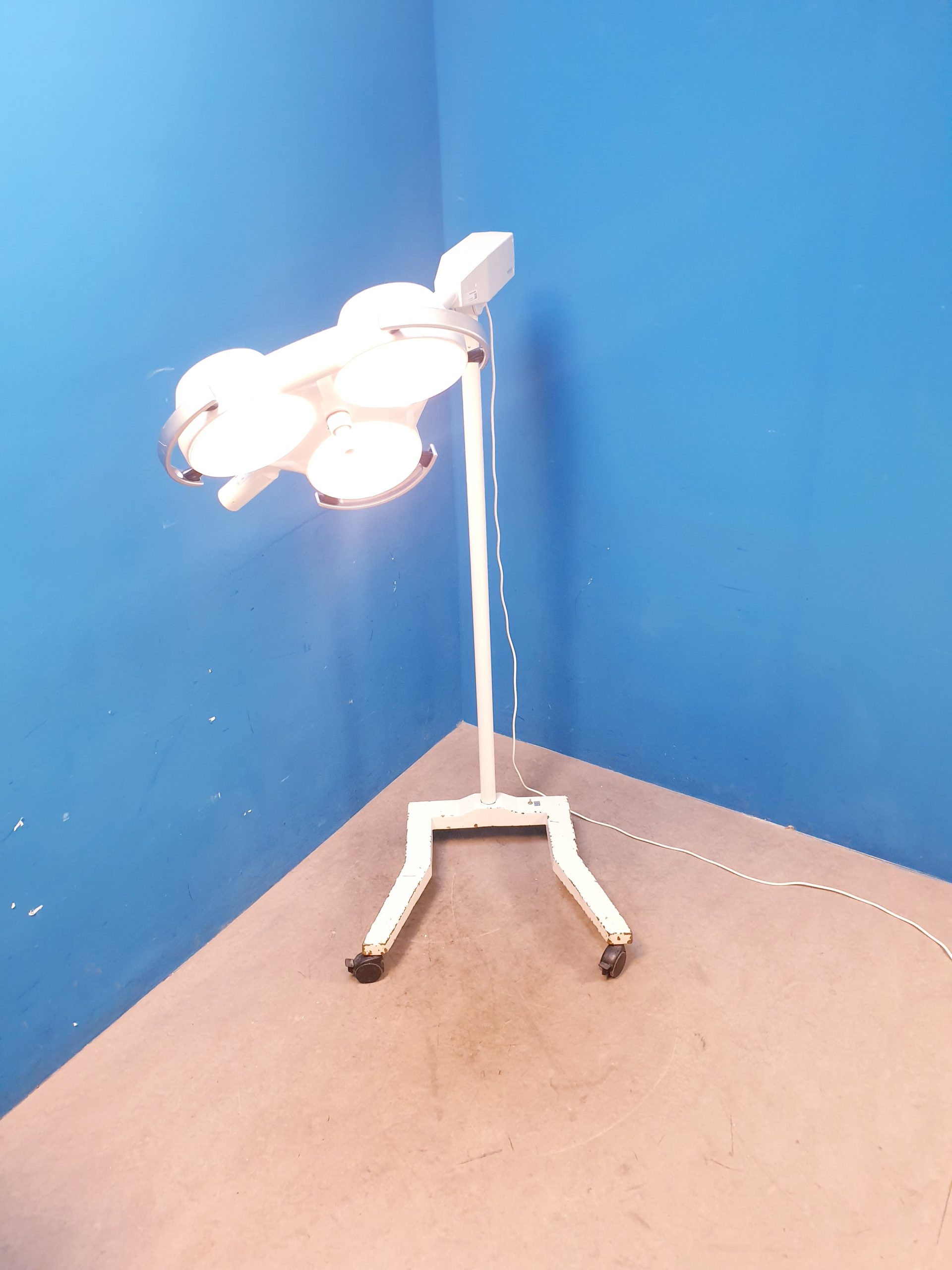 Hanaulux 2003 Fahrbare OP-Lampe Fahrbar Stativmodell thumbnail 11