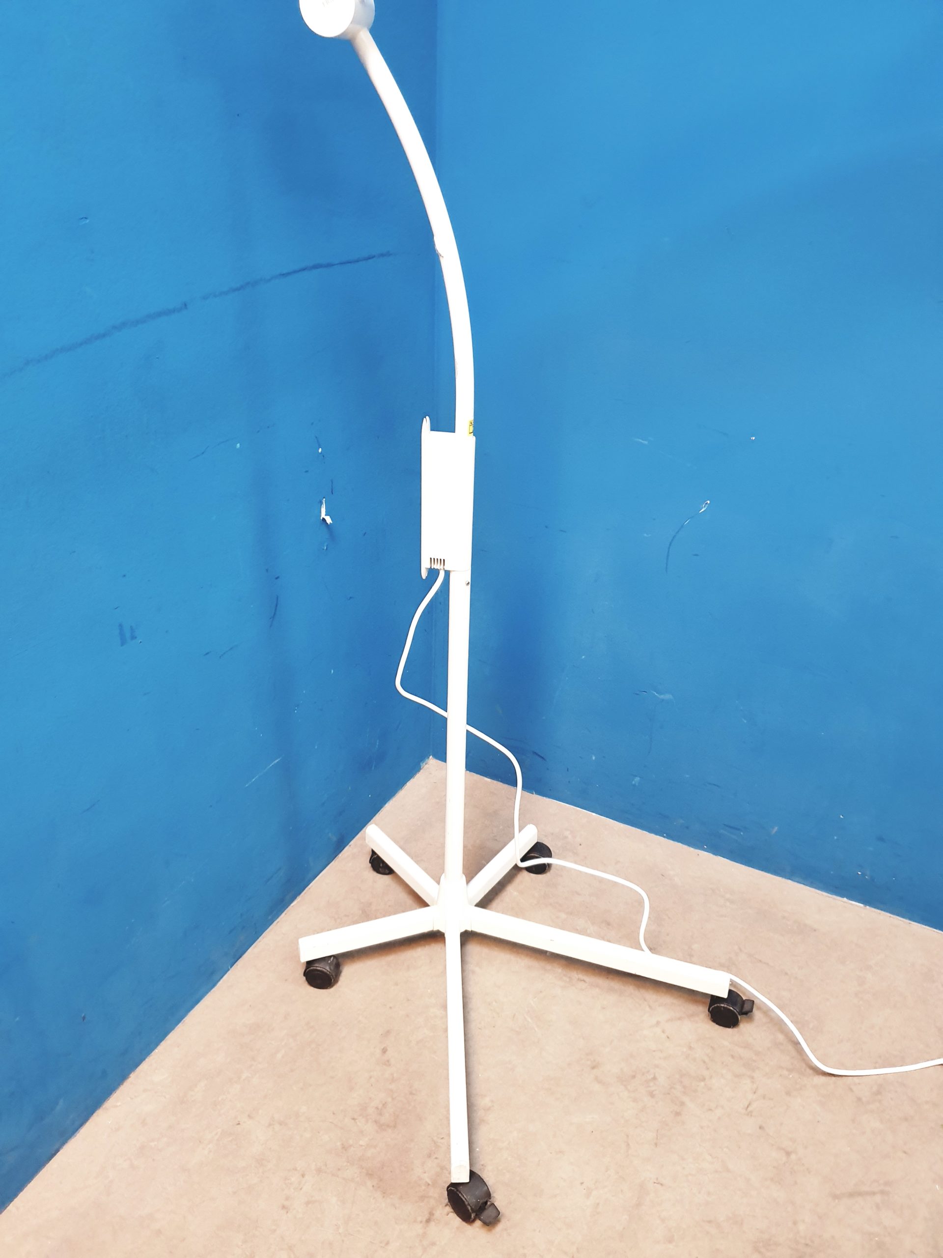 Maquet Blue 30 Behandlungslampe Fahrbar mobil Untersuchungslampe thumbnail 9