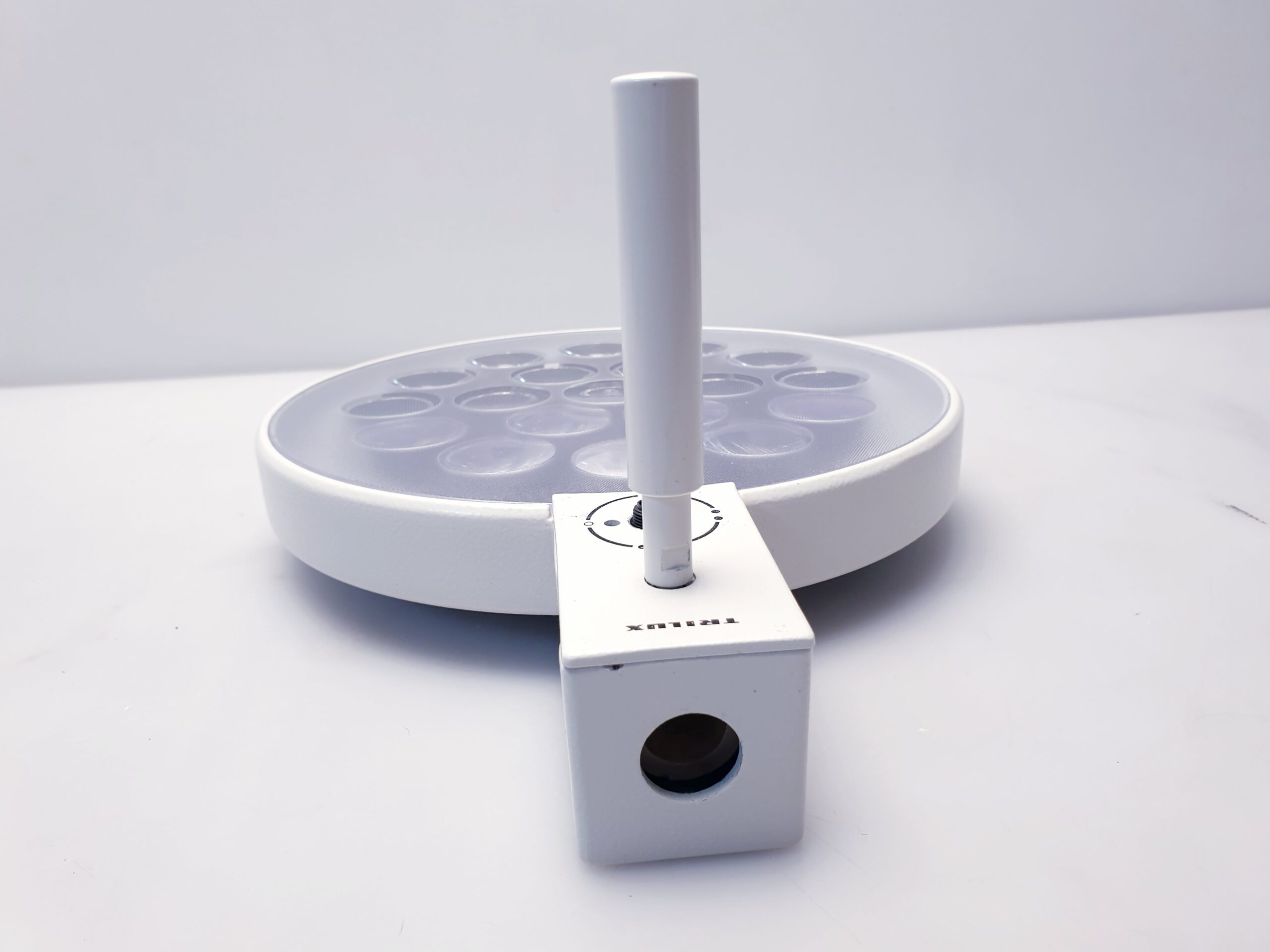 TRILUX Aurinio L50 L 50 Untersuchungsleuchte — image 1 of 5
