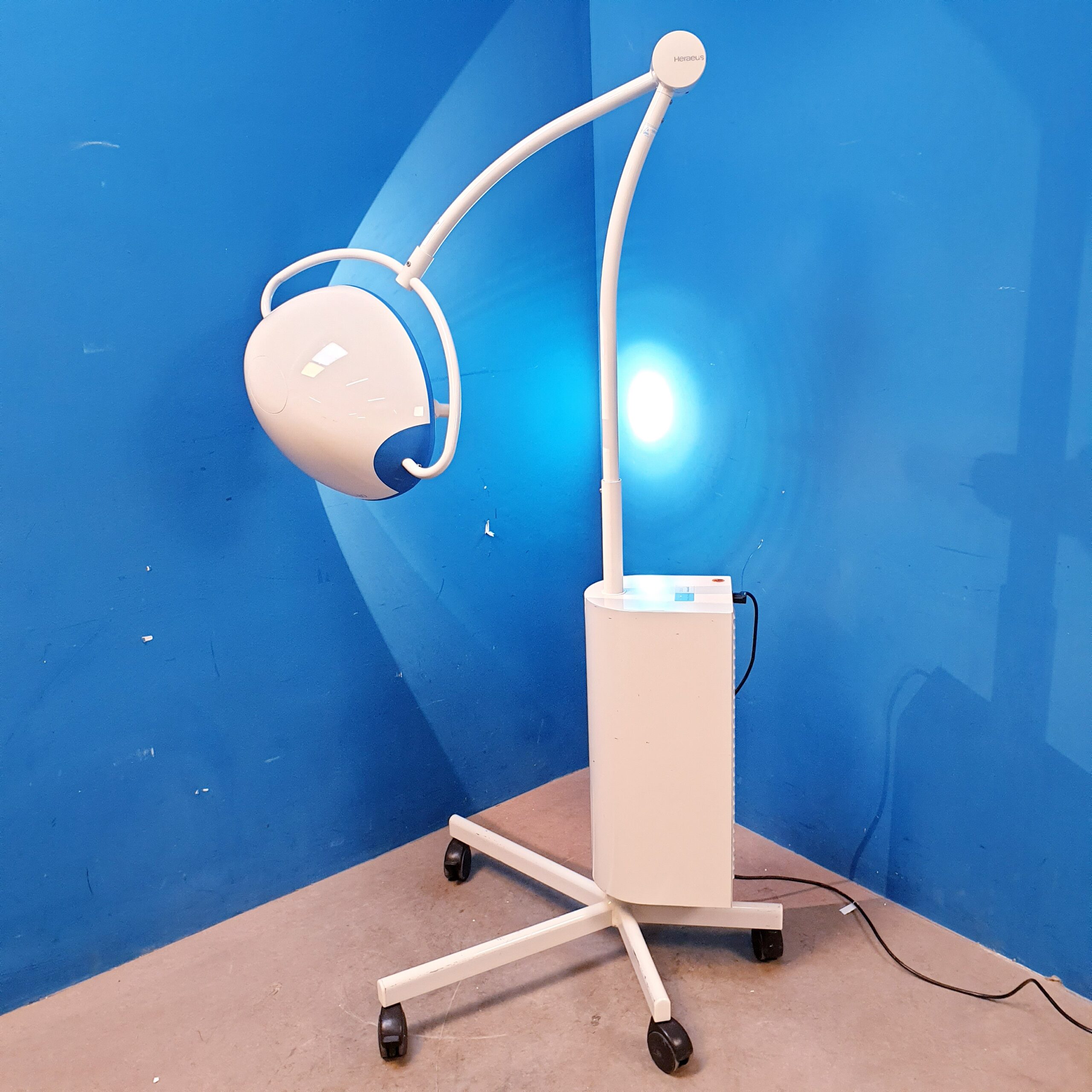 Heraeus Hanaulux Blue 80 mobile OP-Leuchte Fahrbar thumbnail 4
