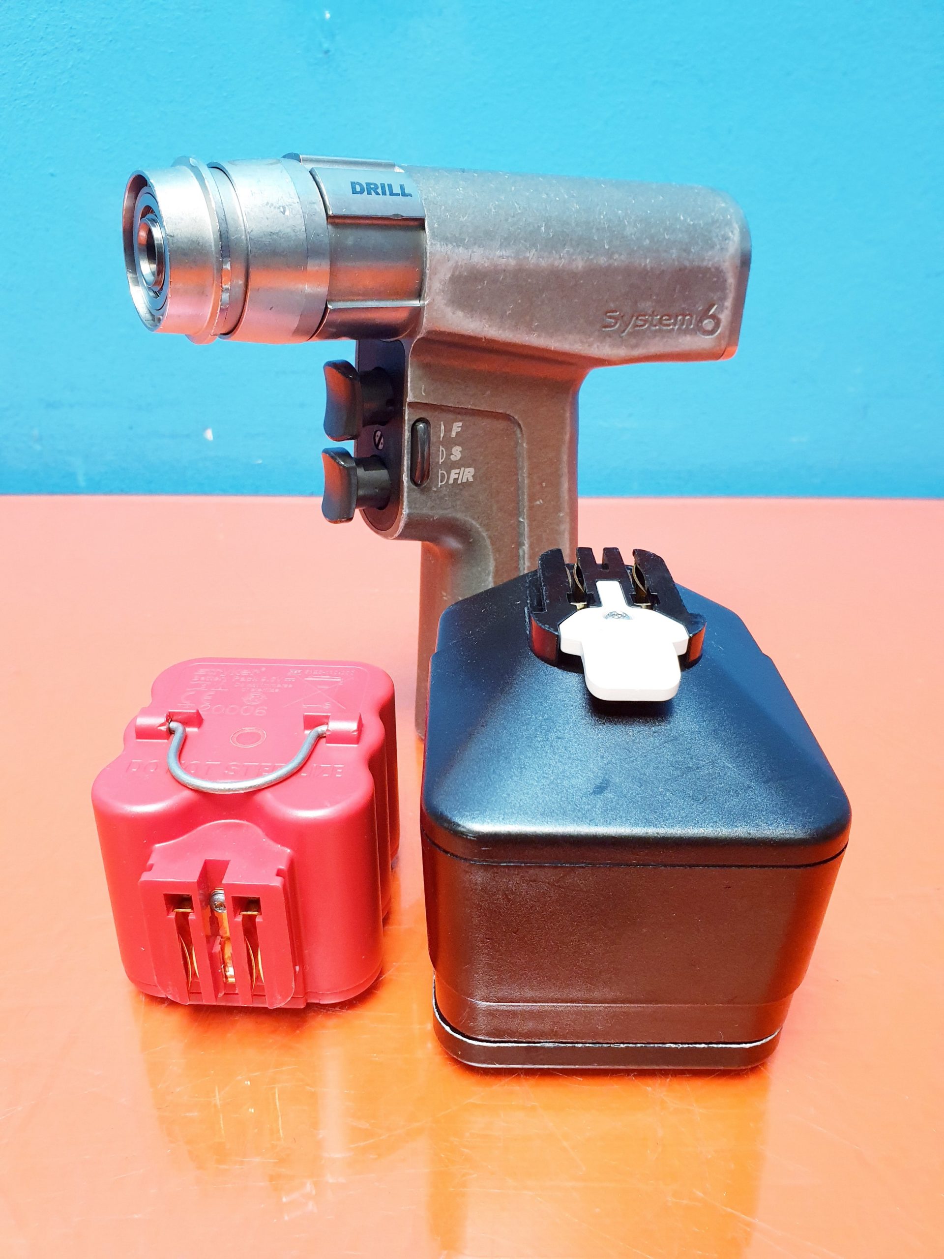 Stryker 6205 System 6 Dual Trigger Drill Handstück bohren Bohr + 6126-120 Batterie Gehäuse + Akku — image 1 of 5
