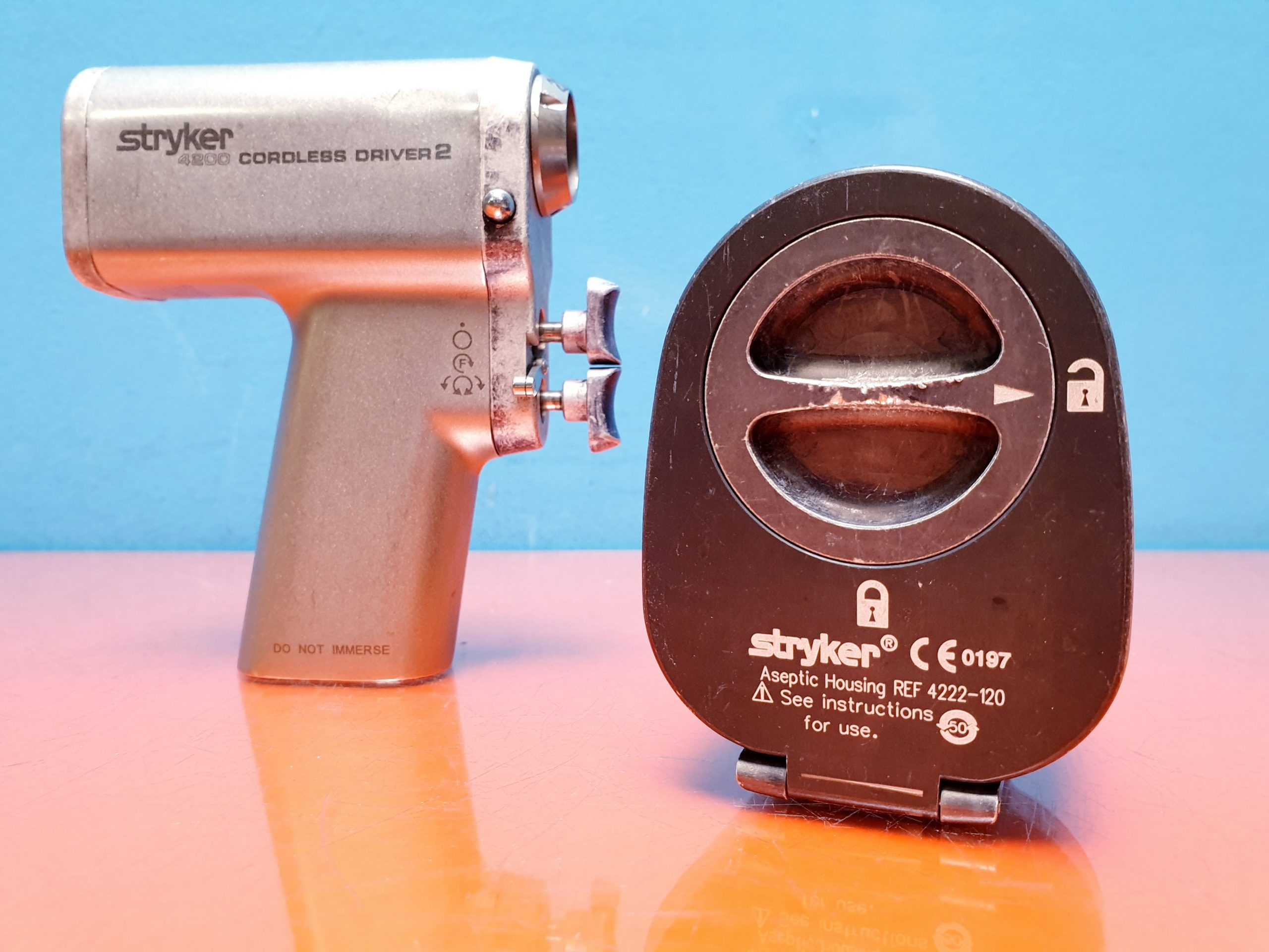 Stryker 4200 cordless Driver 2 + 4222-110-000 Akku + 4222-120 Batterie Gehäuse — image 1 of 4