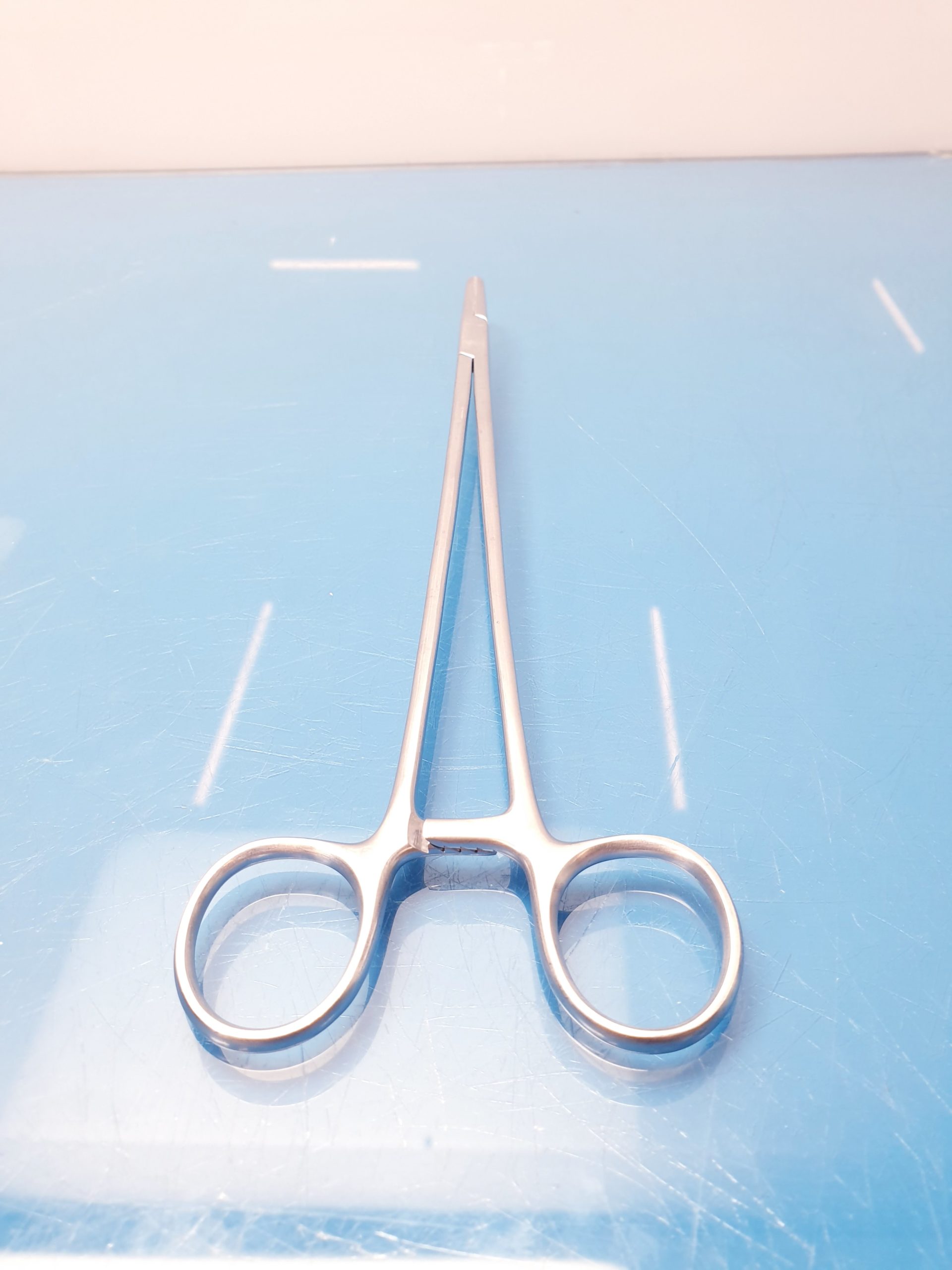 Arterienhalter – Chirurguische Instrument — image 1 of 6