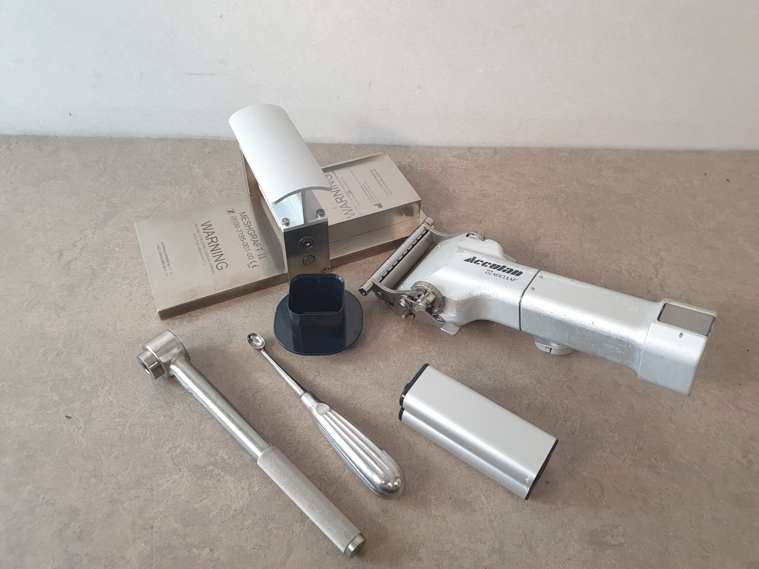 AESCULAP ACCULAN Dermatom GA 643 + ZUBEHÖR SHAVER FÜR ARTHROSKOPIE — image 1 of 15