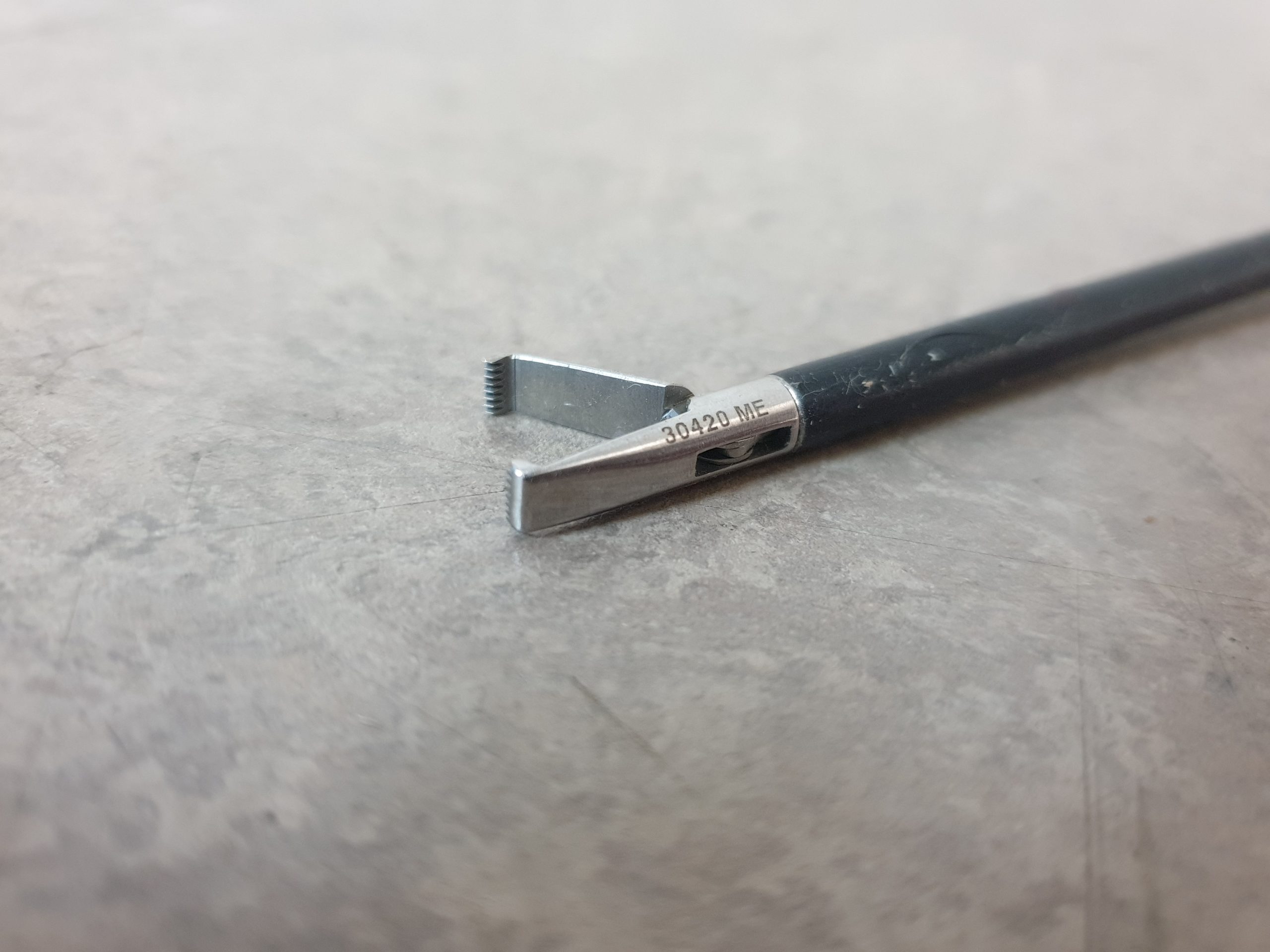 Karl Storz 30531 ULTEM Handle + 30531, 30420 ME Forceps thumbnail 6
