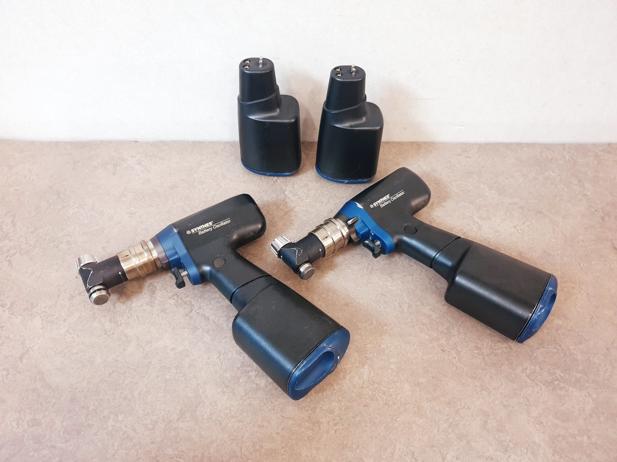 Synthes 530.610 Battery Oscillator + 530.680 ASEPTIC BATTERY HOUSING — image 1 of 8