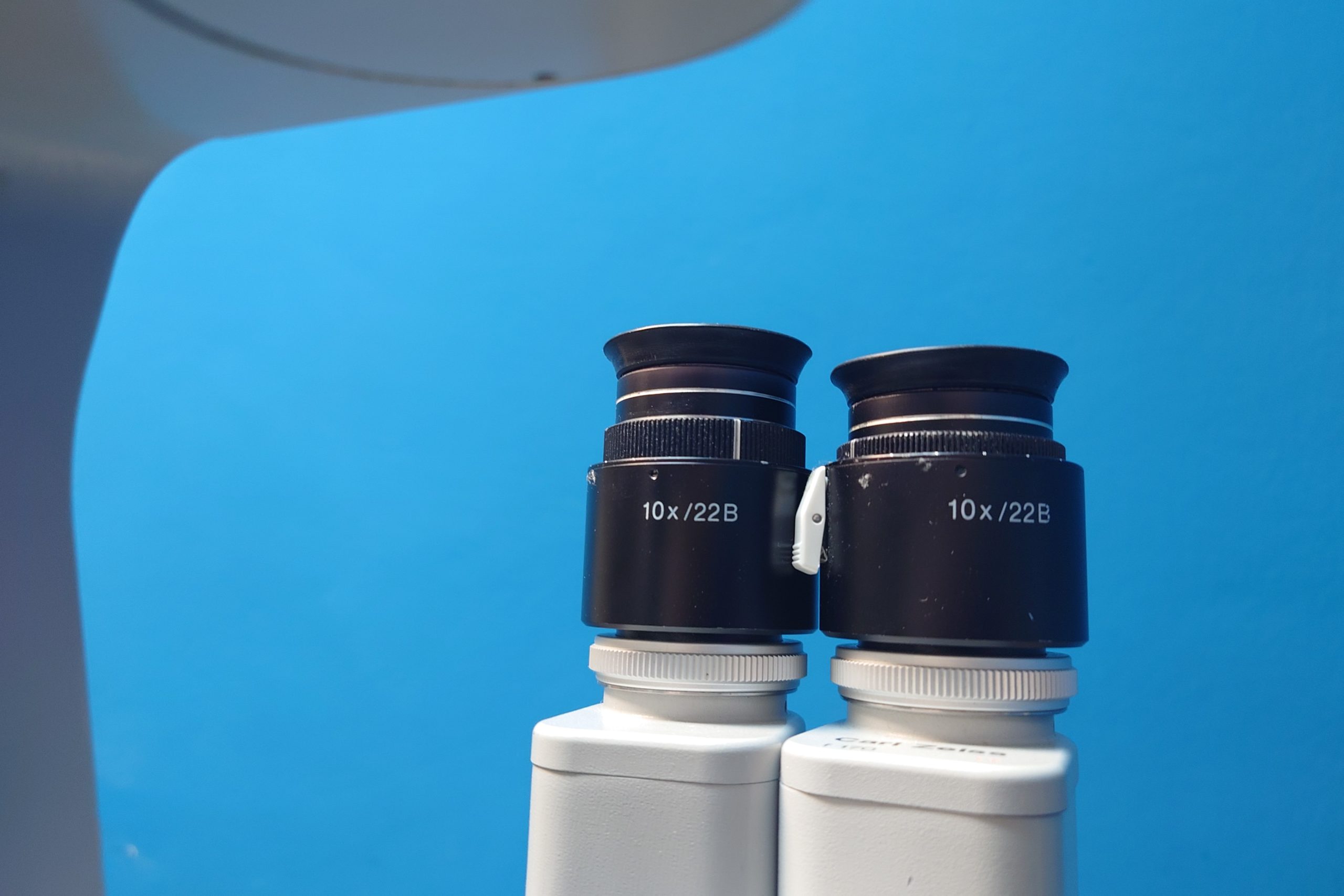 Zeiss OPMI 111 F=200 mit Mitbeobachter auf Bodenstativ S21 Mikroskop thumbnail 12