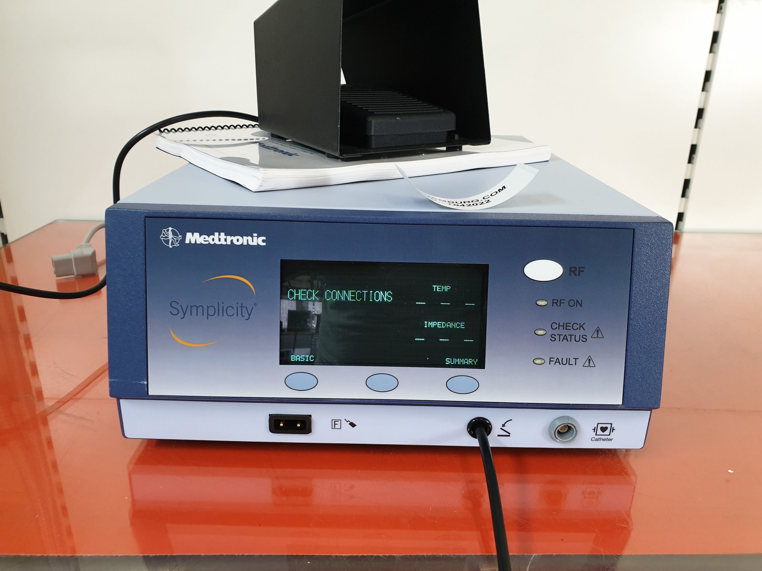 Medtronic Symplicity G2 RF-Generator Ablationsgerät DOM 2013 thumbnail 3