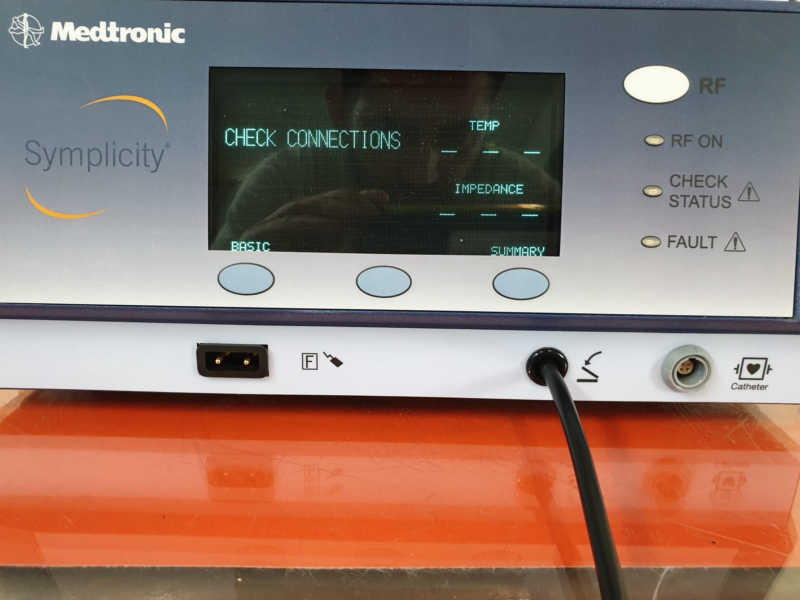 Medtronic Symplicity G2 RF-Generator Ablationsgerät DOM 2013 thumbnail 4