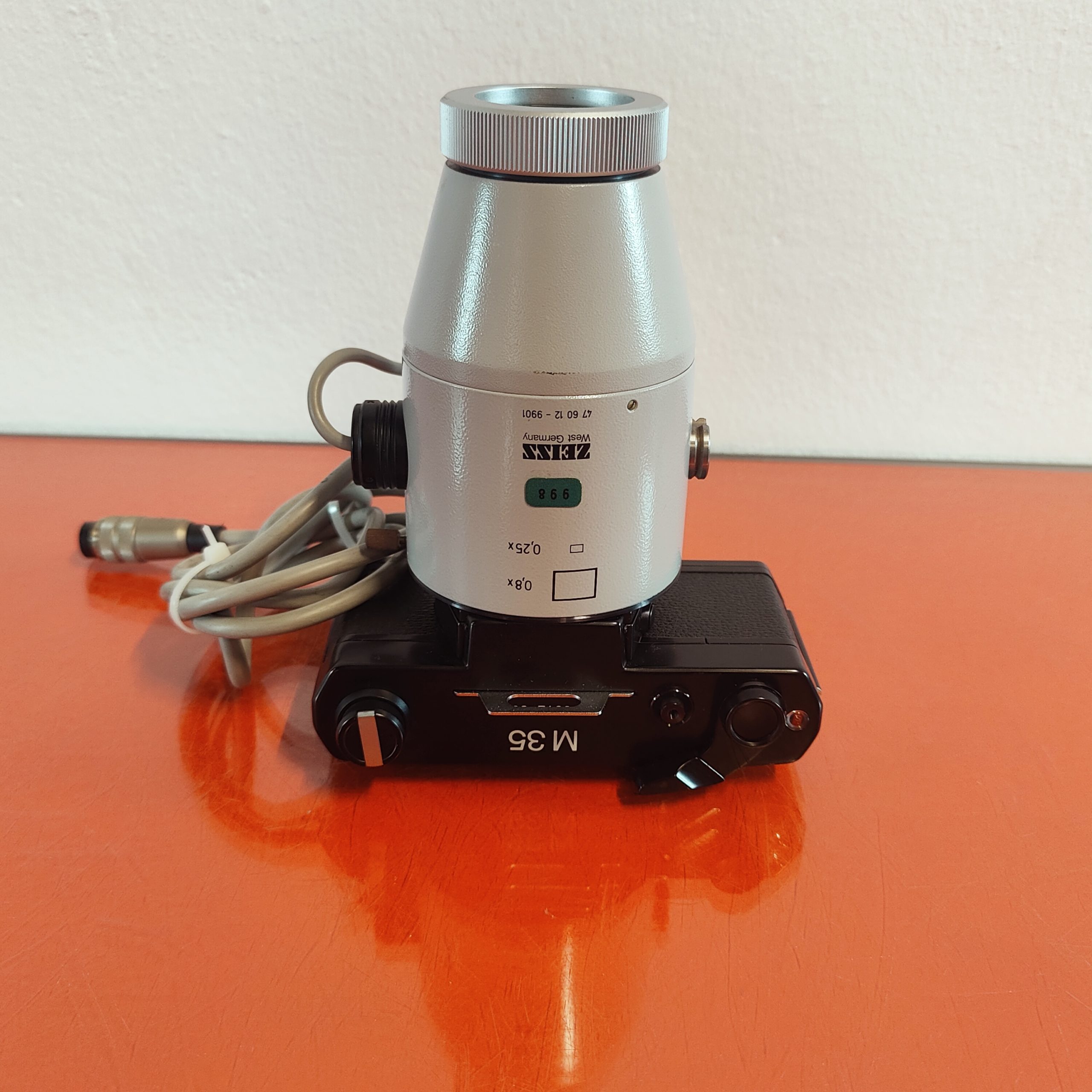 Carl Zeiss M35 47 6072-9901 476012 Winder w Microscope Camera 47 60 12-9901 — image 1 of 3