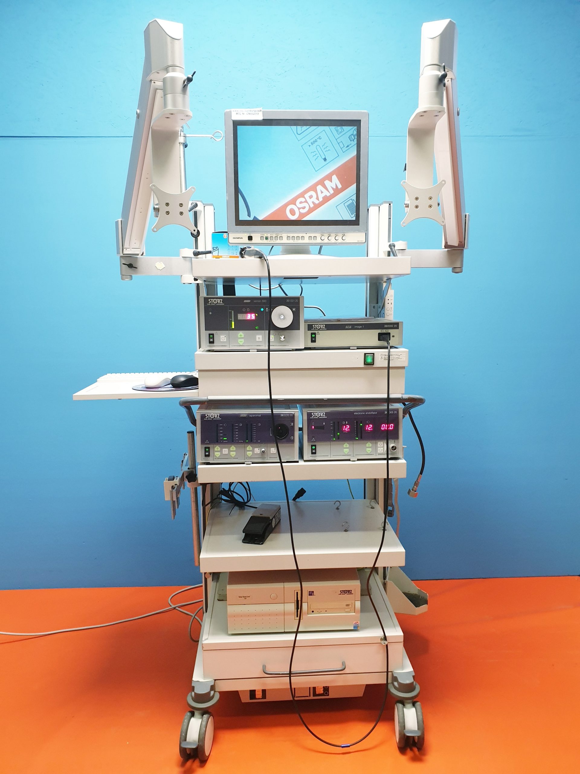 STORZ Laparaskopie Turm mit 1CCU + S3 Kamerakopf , Xenon Lichtquelle // Endoflator // … — image 1 of 13