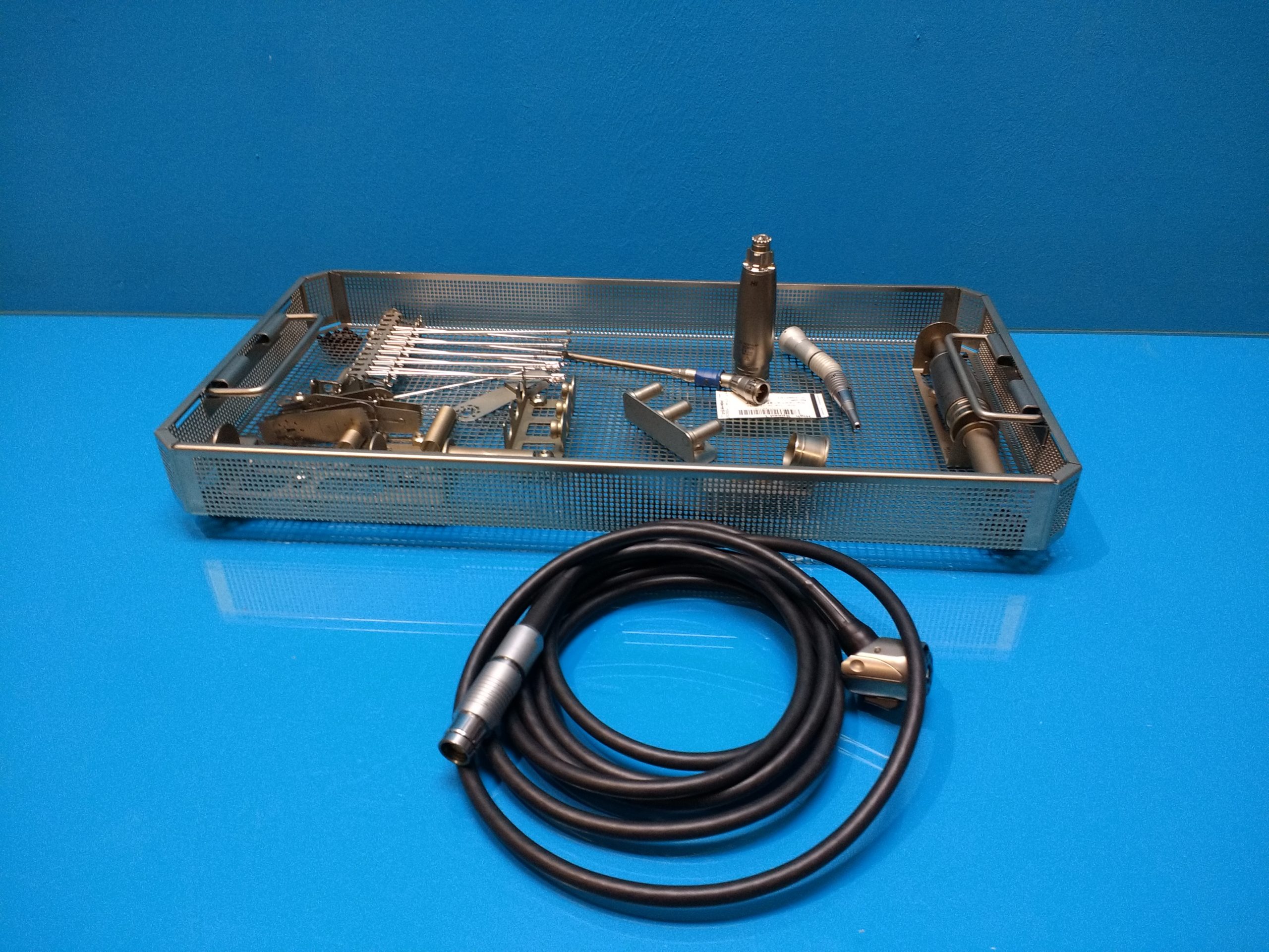 Aesculap GD 670 Microspeed Uni with Foot switch, Hand pieces and motor thumbnail 2