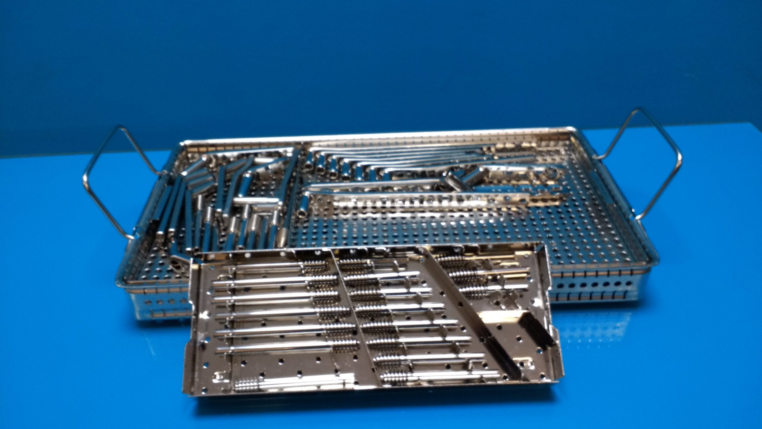 SWISS IMPLANTS mit Instrumente — image 1 of 12