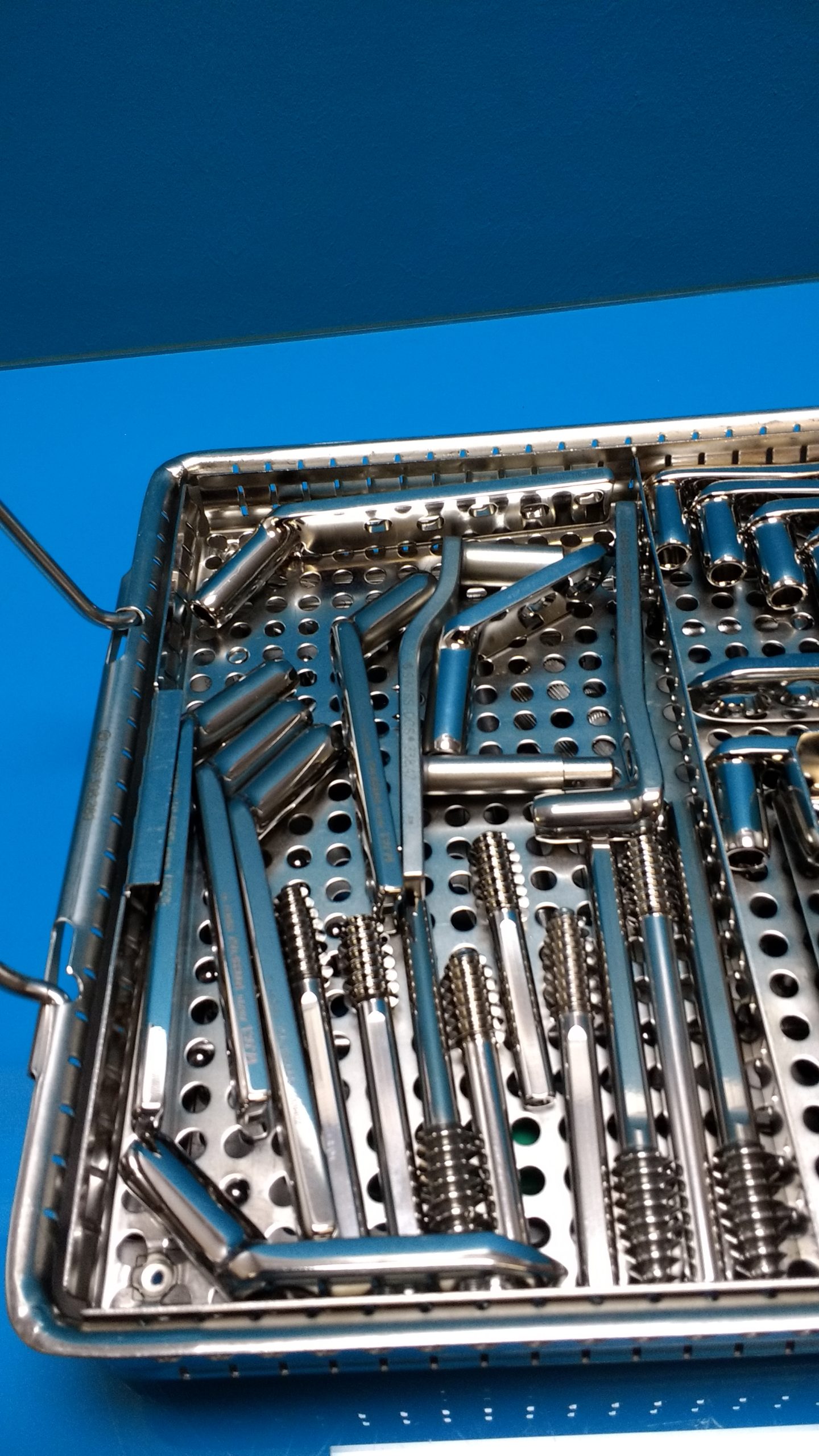 SWISS IMPLANTS mit Instrumente thumbnail 6