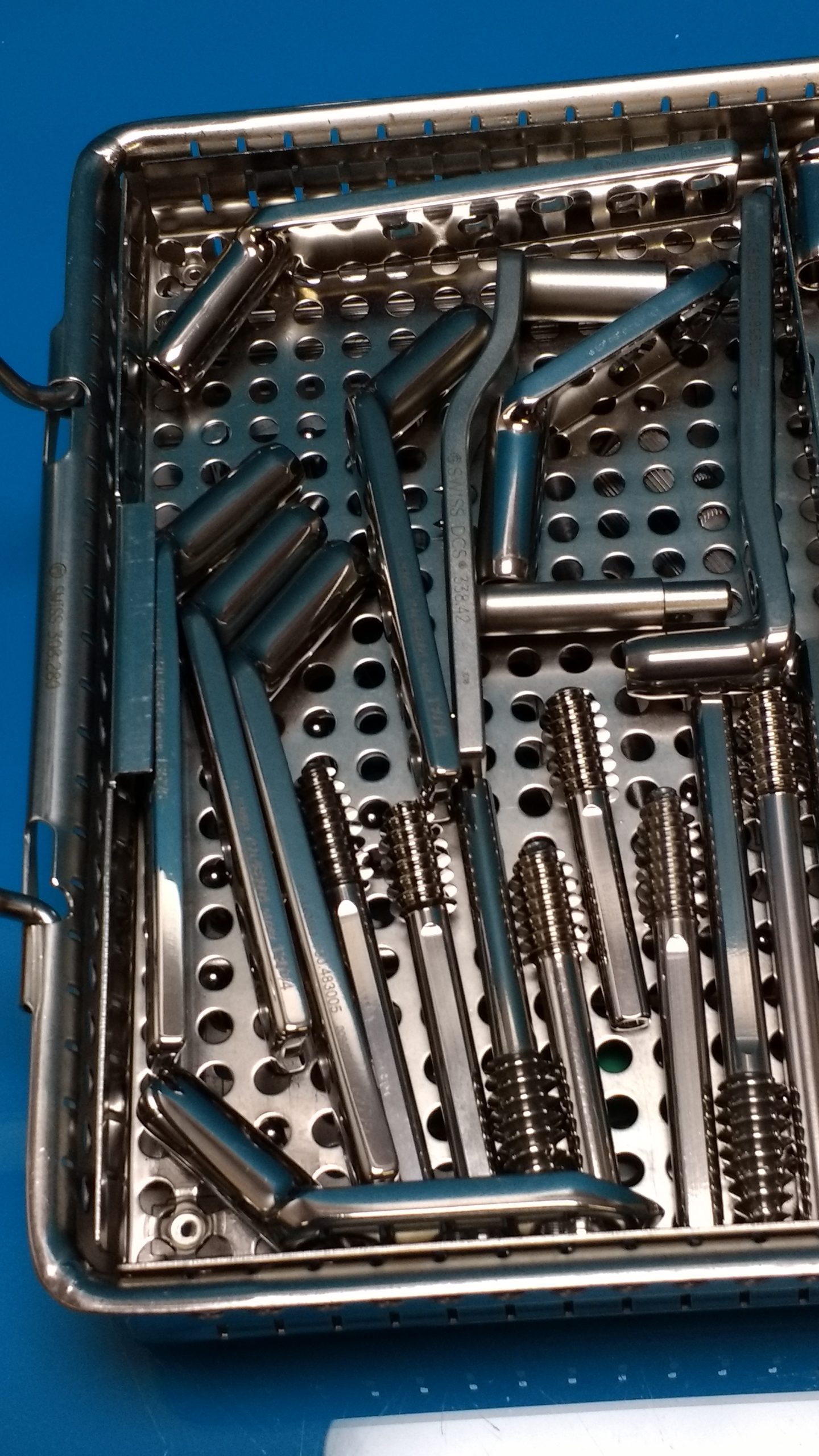 SWISS IMPLANTS mit Instrumente thumbnail 7