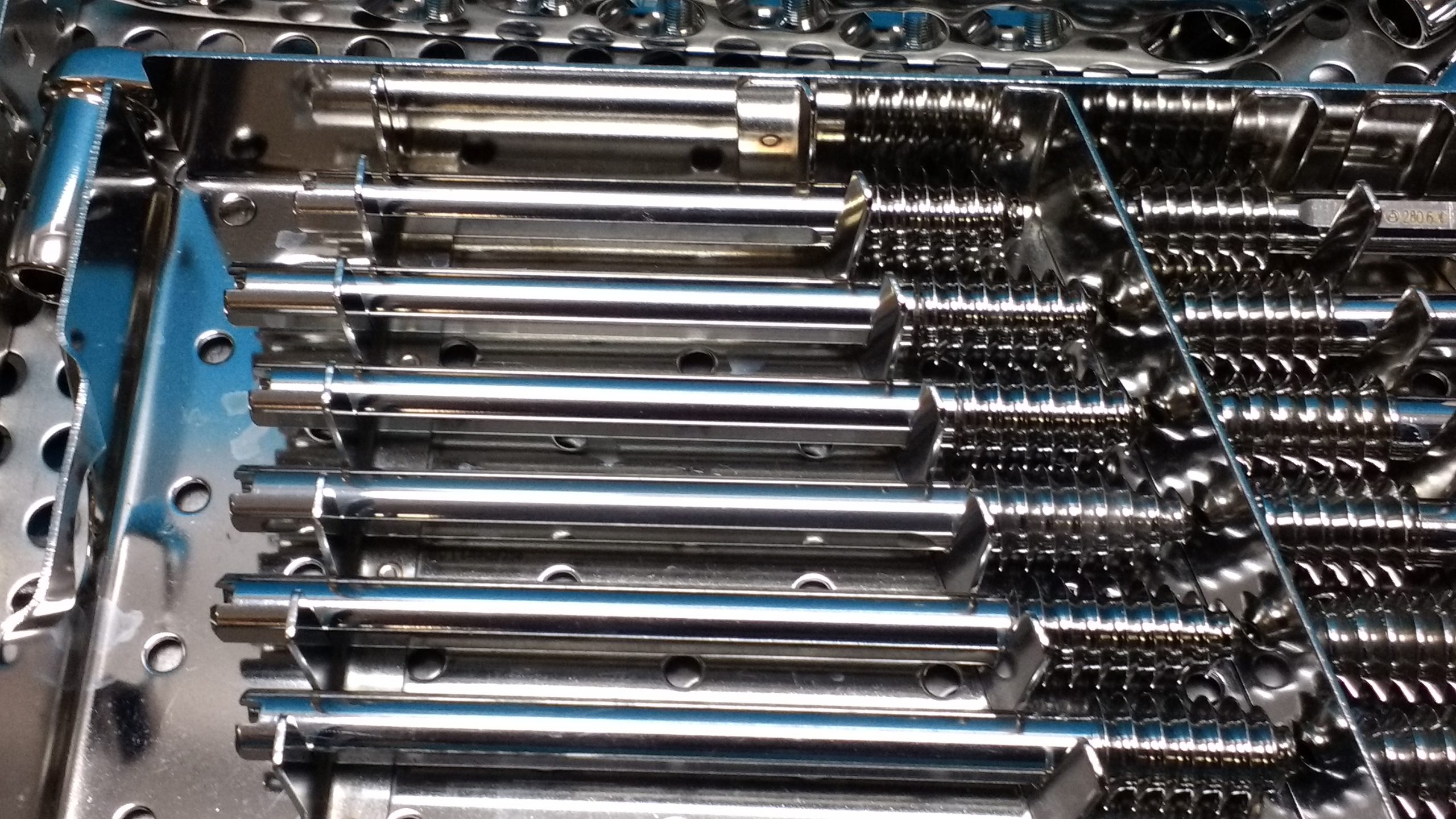 SWISS IMPLANTS mit Instrumente thumbnail 8
