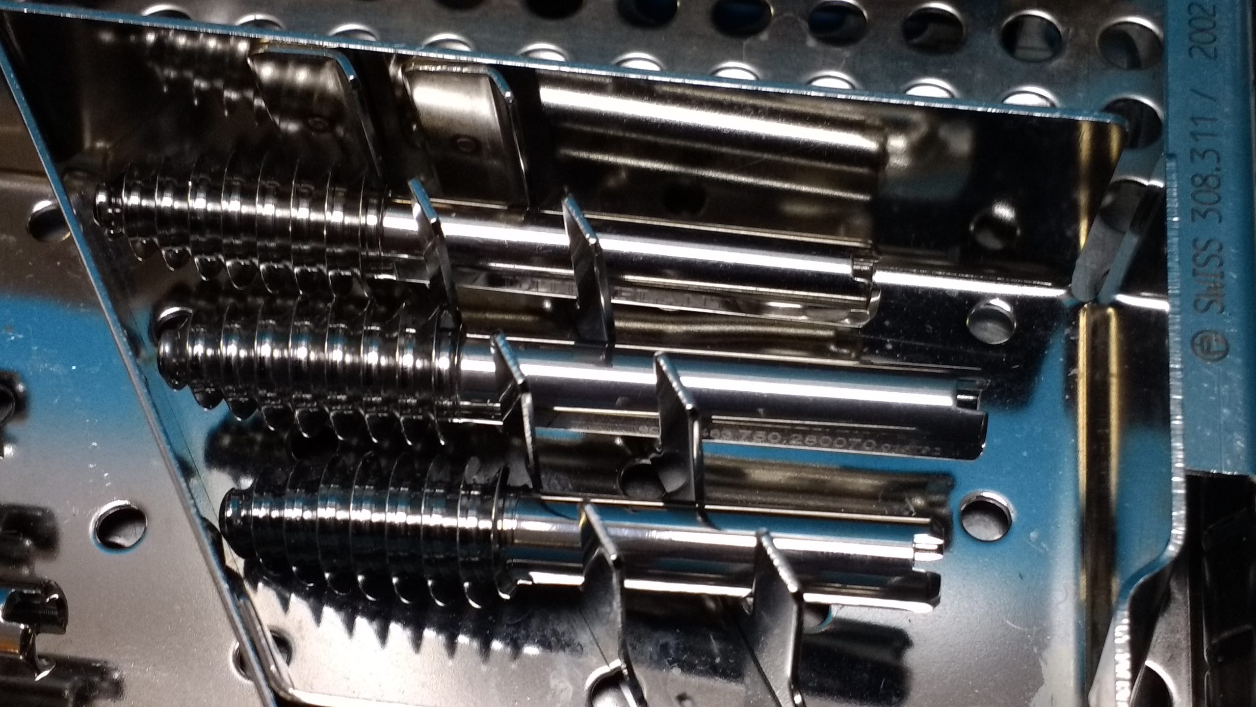 SWISS IMPLANTS mit Instrumente thumbnail 9