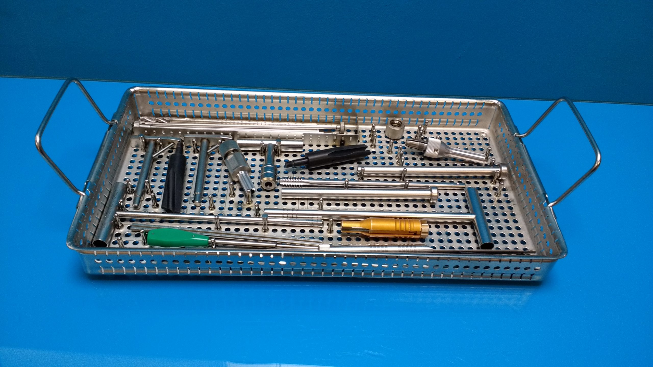 SWISS IMPLANTS mit Instrumente thumbnail 10